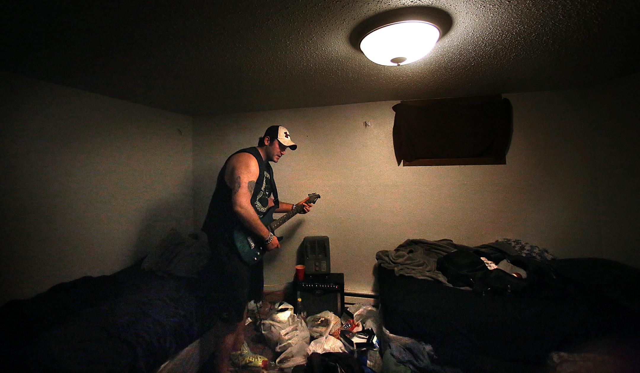 When not working long hours in the oil fields, Klefstad and other workers live in a house rented by his company for $8,000 a month in Williston.] (JIM GEHRZ/STAR TRIBUNE) / September 26, 2013, Williston, ND ‚Äì BACKGROUND INFORMATION- PHOTOS FOR USE IN FIRST PART OF NORTH DAKOTA OIL BOOM PROJECT: Andrew Klefstad, 28, is the general manager of an environmental company that cleans up frac gel-spills and scrubs sludge off trucks that serve the needs of the oil boom in the Bakken oi