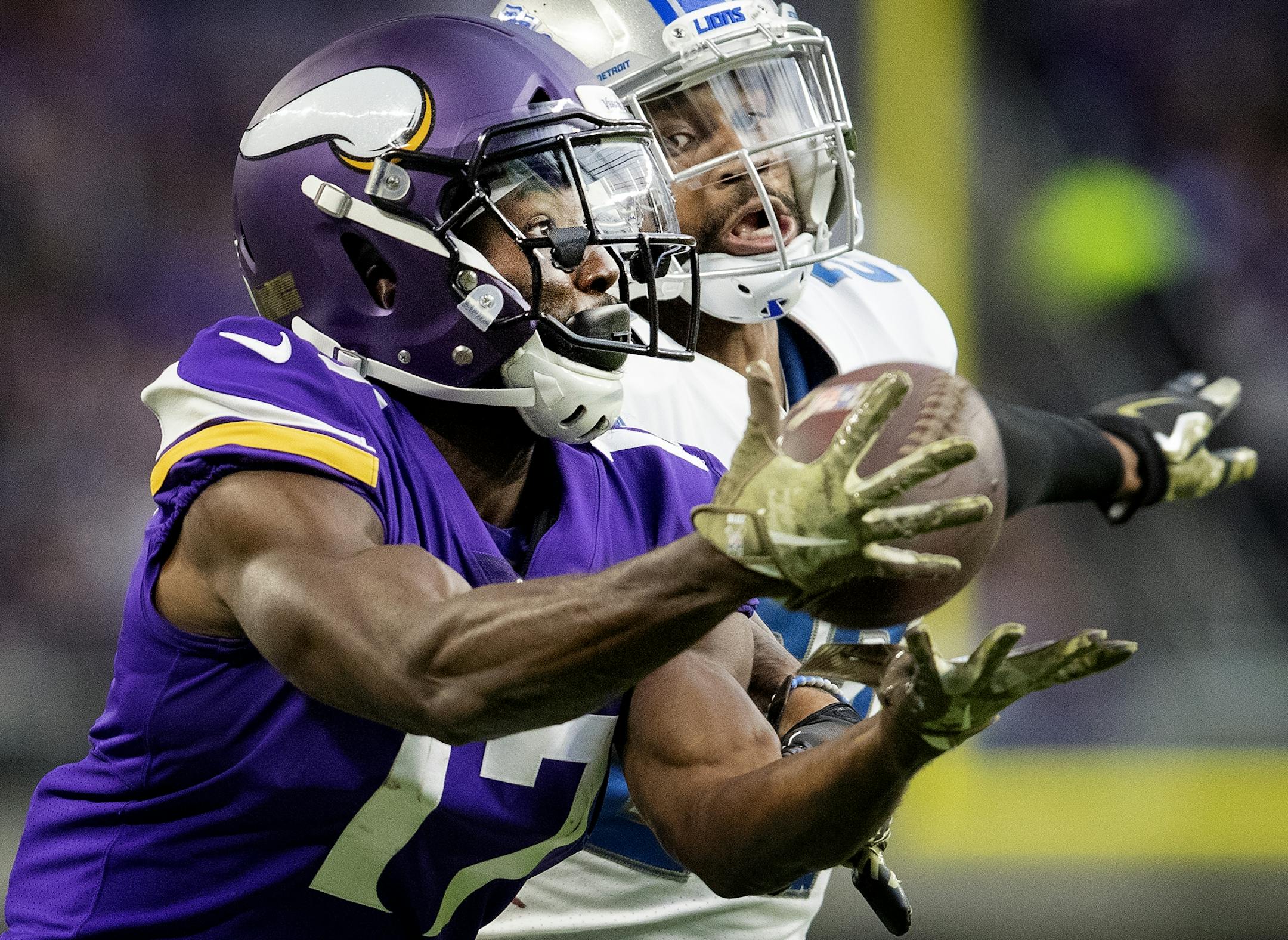 Aldrick Robinson (17) could not hang on to a pass by Kirk Cousins in the third quarter.