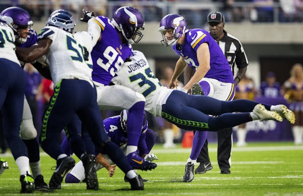 Vikings kicker Daniel Carlson missed two field-goal attempts against the Seattle Seahawks.