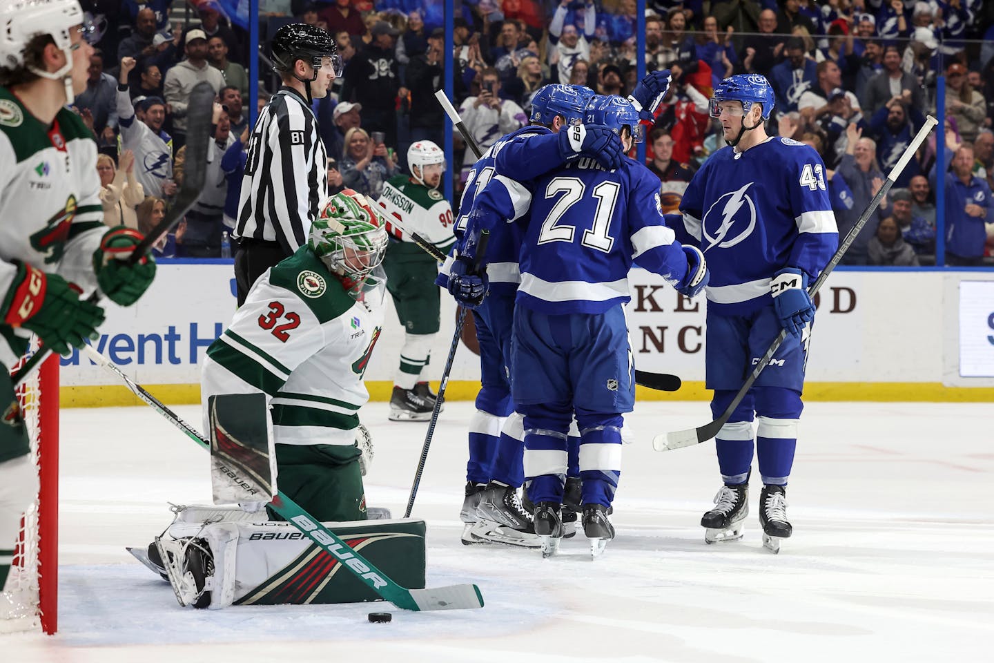 Lightning strike on power plays to throttle Wild 7-3