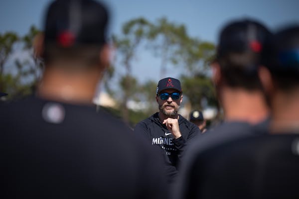 Minnesota Twins manger Rocco Baldelli, talks with players Monday , Feb.20.2023 in Fort Myers, Fla. ] JERRY HOLT • jerry.holt@startribune.com