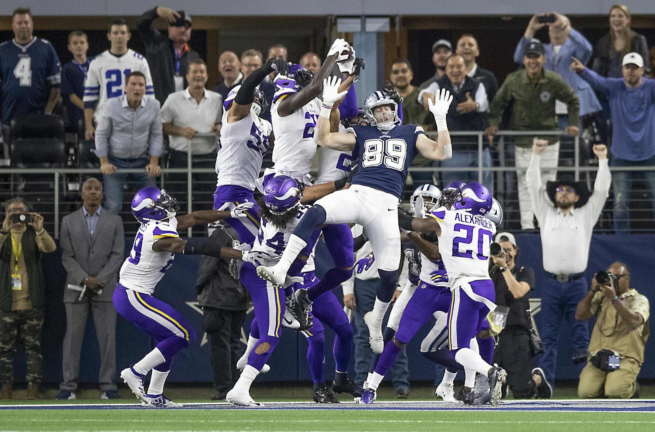 Minnesota Vikings' safety Jayron Kearse came up with the interception in the end zone in the last play for a Vikings 28-24 win over the Dallas Cowboys.
