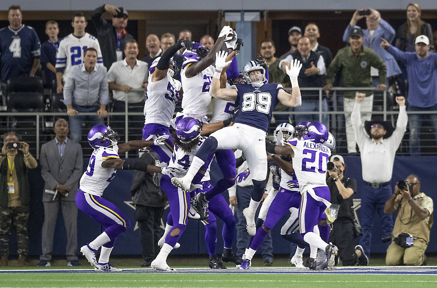 Minnesota Vikings' safety Jayron Kearse came up with the interception in the end zone in the last play for a Vikings 28-24 win over the Dallas Cowboys.