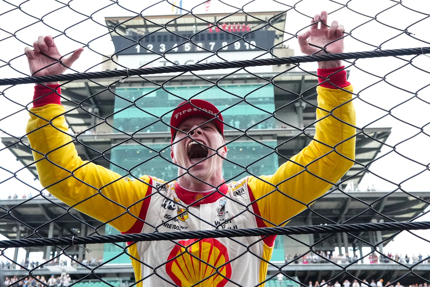 ニューガーデンがインディ500で連勝し、ロジャー・ペンスキーに記録更新となる20勝目をもたらす