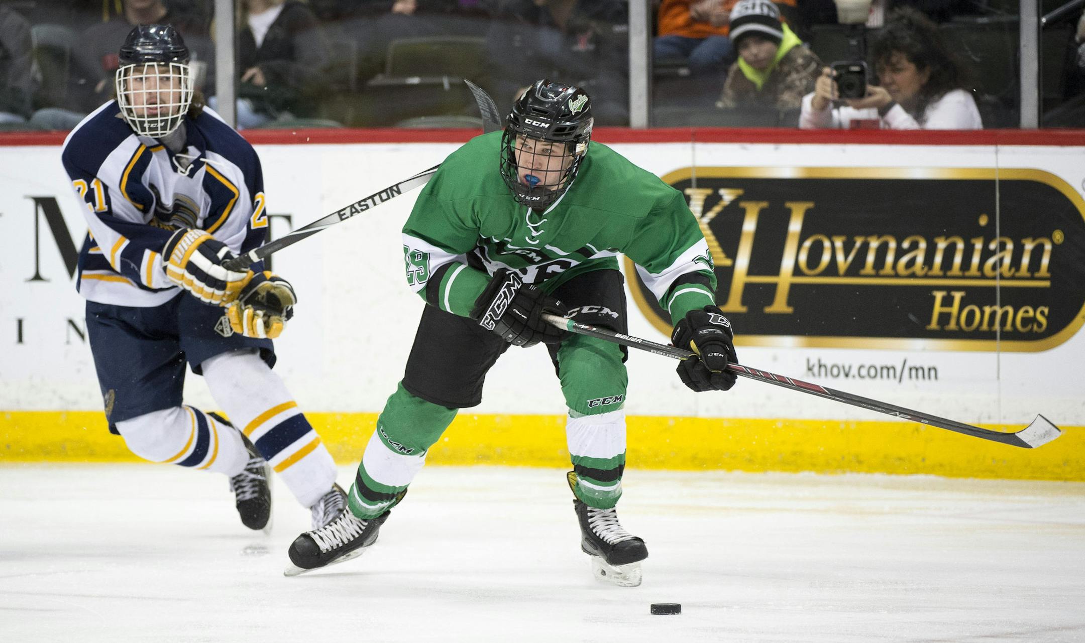 East Grand Forks center Grant Loven (29) controls the puck as Hermantown center Kyle Amundson (21) trails behind him in the first period. ] (Aaron Lavinsky | StarTribune) Germantown plays East Grand Forks in the Class 1A boys' hockey state championship game on Saturday, March 7, 2015 at Xcel Energy Center.