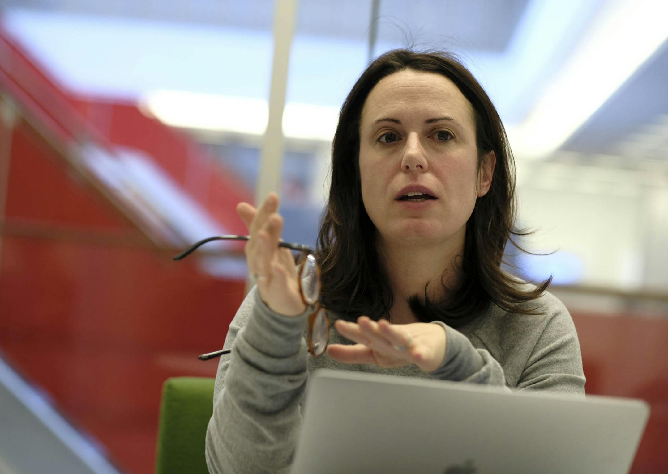 A scene from the SHOWTIME original documentary series THE FOURTH ESTATE. - Photo: T.J. Kirkpatrick/SHOWTIME
White House correspondent Maggie Haberman talks with filmmaker Liz Garbus as THE FOURTH ESTATE crew films at The New York Times headquarters in New York, N.Y., on January 18, 2018.