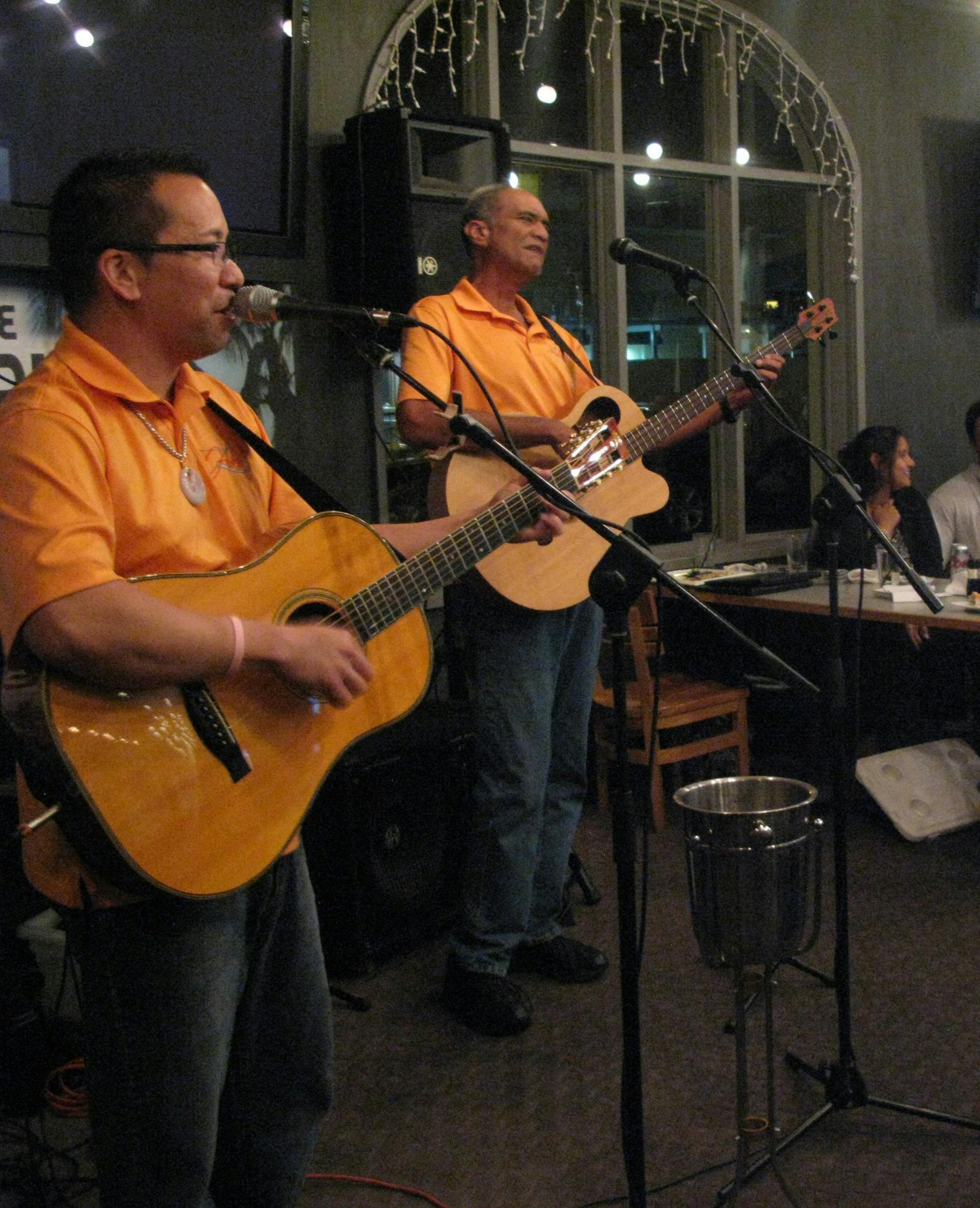 Hoku Zuttermeister performs at Corner Kitchen, a restaurant in Honolulu where local musicians play most nights. (Josh Noel/Chicago Tribune/MCT) ORG XMIT: 1149709