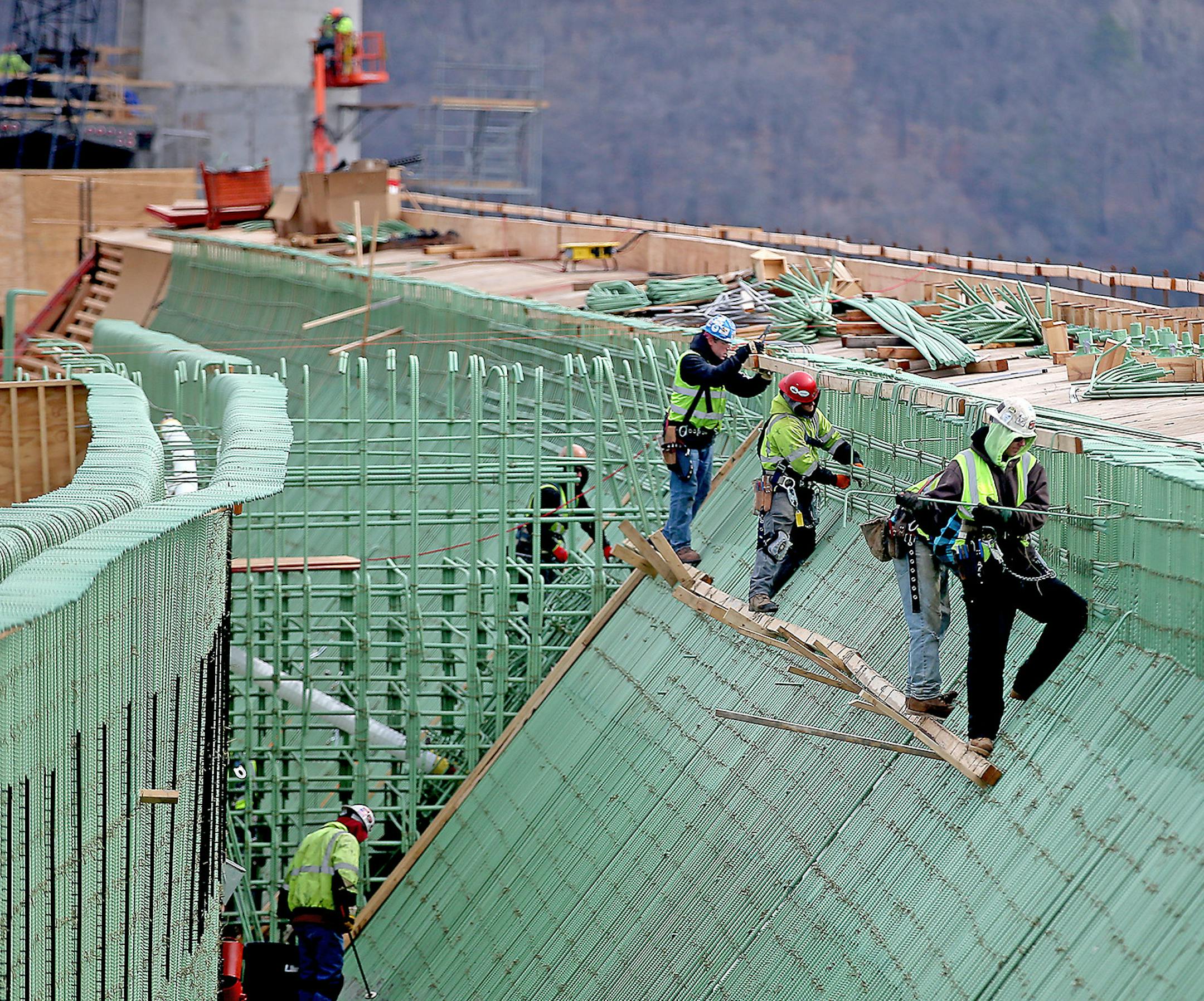 Construction crew worked high above the St. Croix on the bridge that will connect Wisconsin and Minnesota, Friday, April 10, 2015 near Stillwater, MN. ] (ELIZABETH FLORES/STAR TRIBUNE) ELIZABETH FLORES • eflores@startribune.com