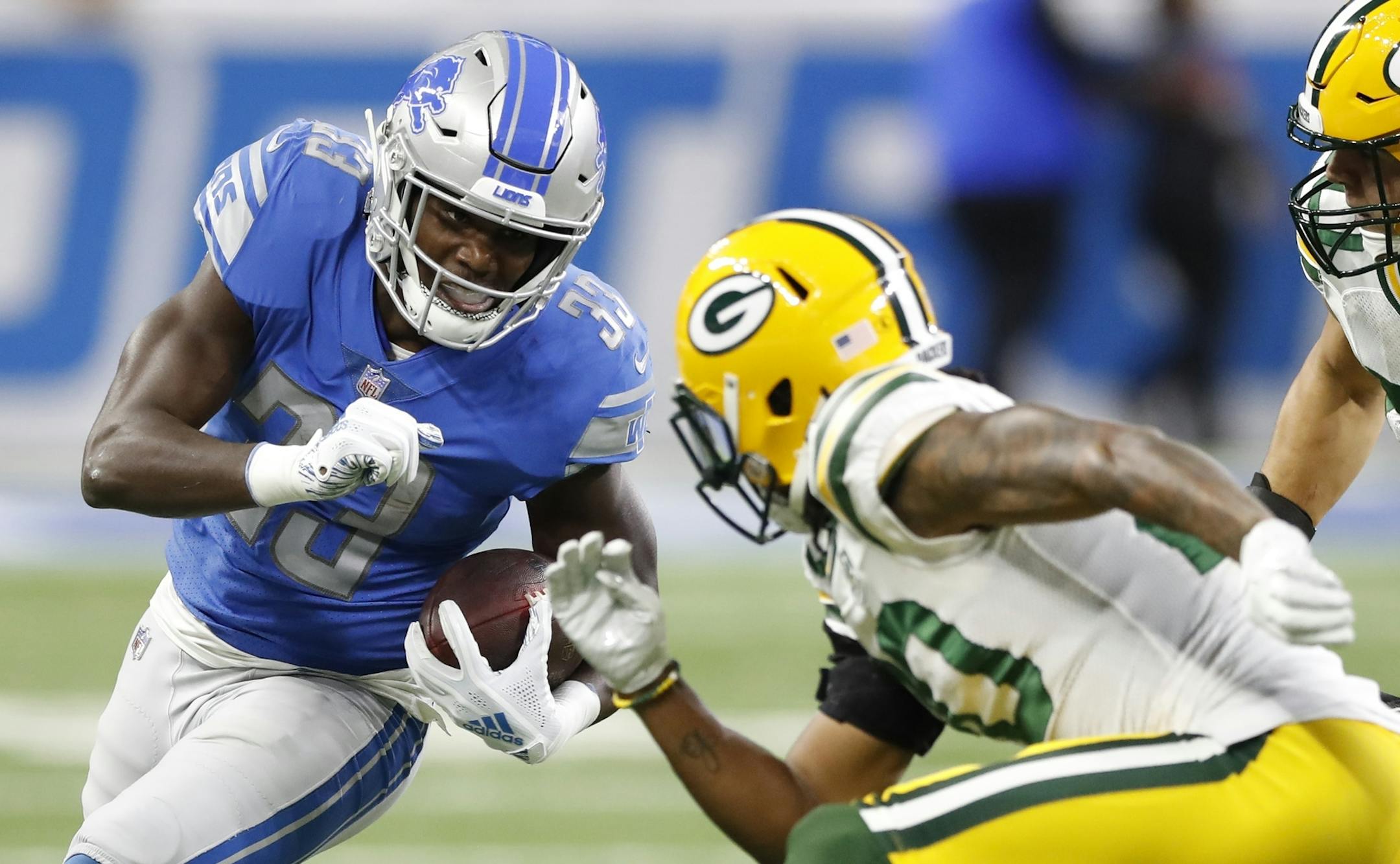 Green Bay Packers cornerback Kevin King (20) and linebacker Blake Martinez (50) close in on Detroit Lions running back Kerryon Johnson (33) on Oct. 7.