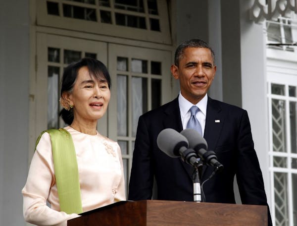 U.S. President Barack Obama, right, and Myanmar opposition leader Aung Auu Kyi address the media in Yangon, Burma, November 19, 2012. Obama became the