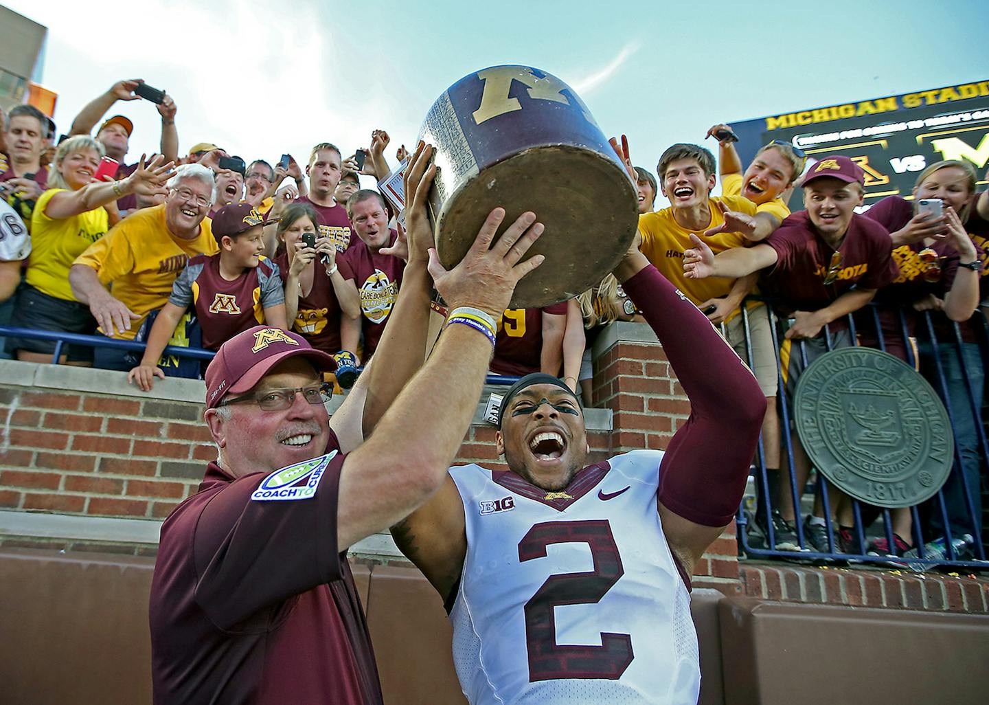 Minnesota Gophers head coach Jerry Kill and defensive back Cedric Thompson (2) celebrated with the Little Brown Jug after defeating Michigan 30-14 at Michigan Stadium, Saturday, September 27, 2014 in Ann Arbor, MI. ] (ELIZABETH FLORES/STAR TRIBUNE) ELIZABETH FLORES &#xef; eflores@startribune.com ORG XMIT: MIN1409271829250262