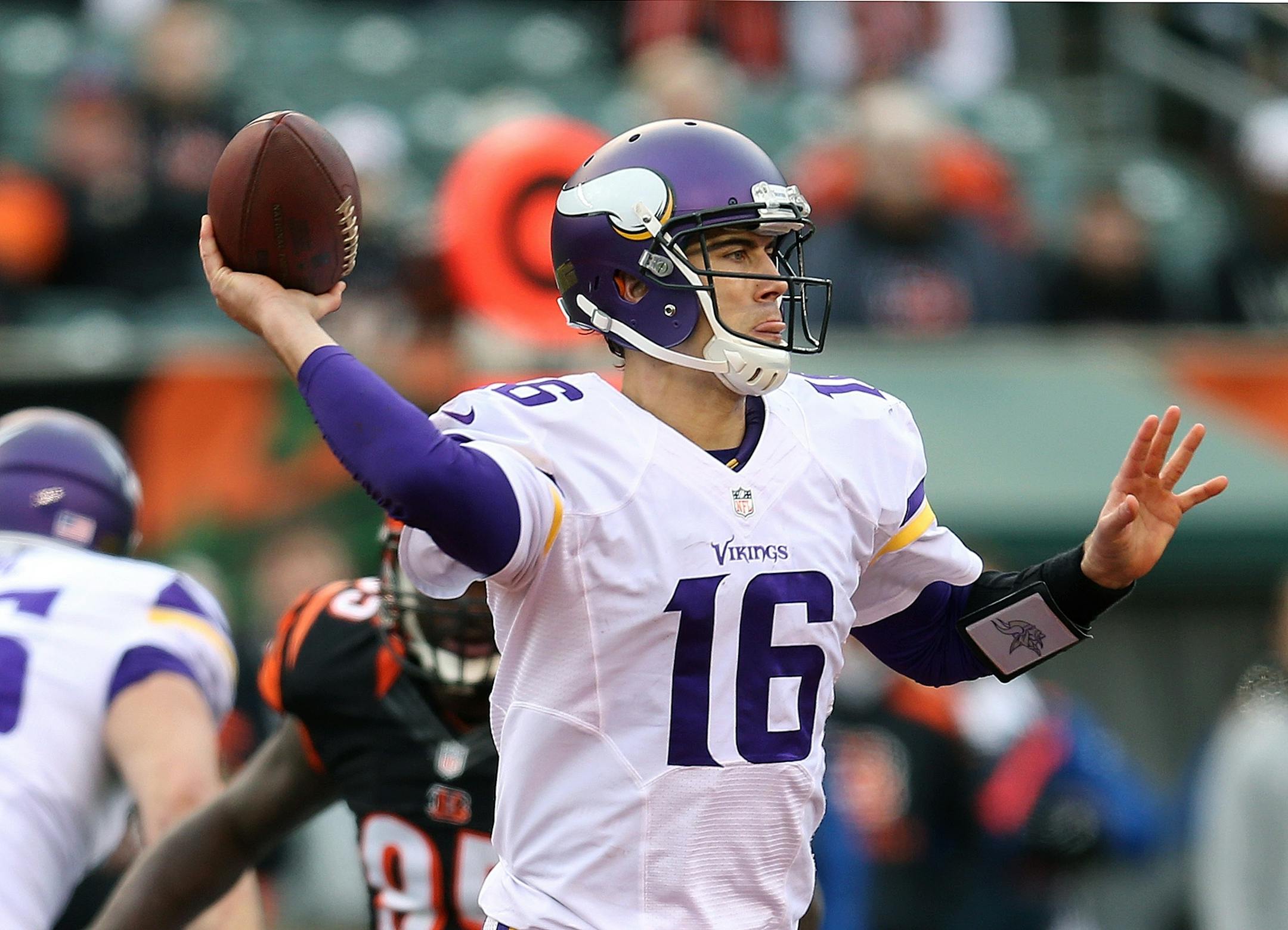 Minnesota Vikings quarterback Matt Cassel (16) looked downfield for a pass during the fourth quarter as the Minnesota Vikings took on the Cincinnati Bengals at Paul Brown Stadium in Cincinnati, OH, Sunday, December 22, 2013. ELIZABETH FLORES/STAR TRIBUNE) ELIZABETH FLORES � eflores@startribune.com