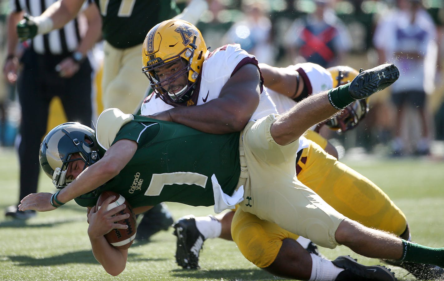 Minnesota defensive tackle Steven Richardson sacked Colorado State quarterback Nick Stevens in 2015.