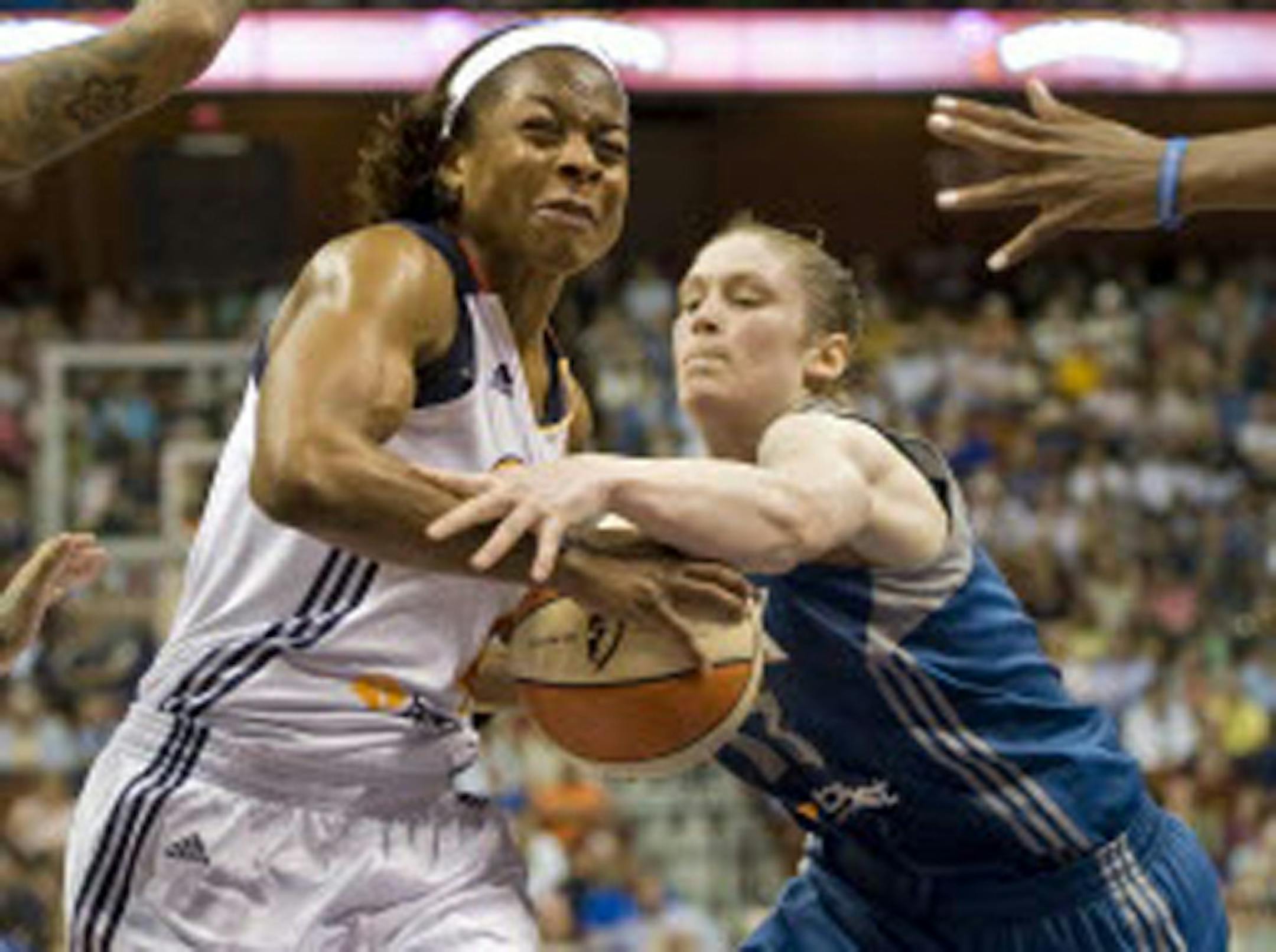 The Sun's Danielle McCray, left, was pressured by Lynx guard Lindsay Whalen during the second half of Minnesota's 85-72 WNBA victory Friday.