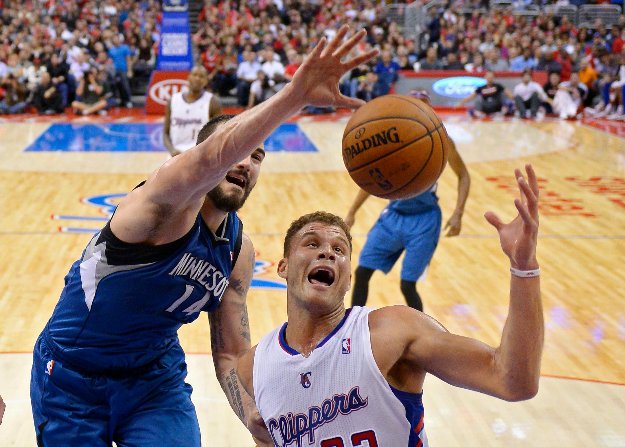 Timberwolves center Nikola Pekovic, left,and Clippers forward Blake Griffin battled for a rebound during the second half Monday night. Los Angeles beat the Wolves 109-107