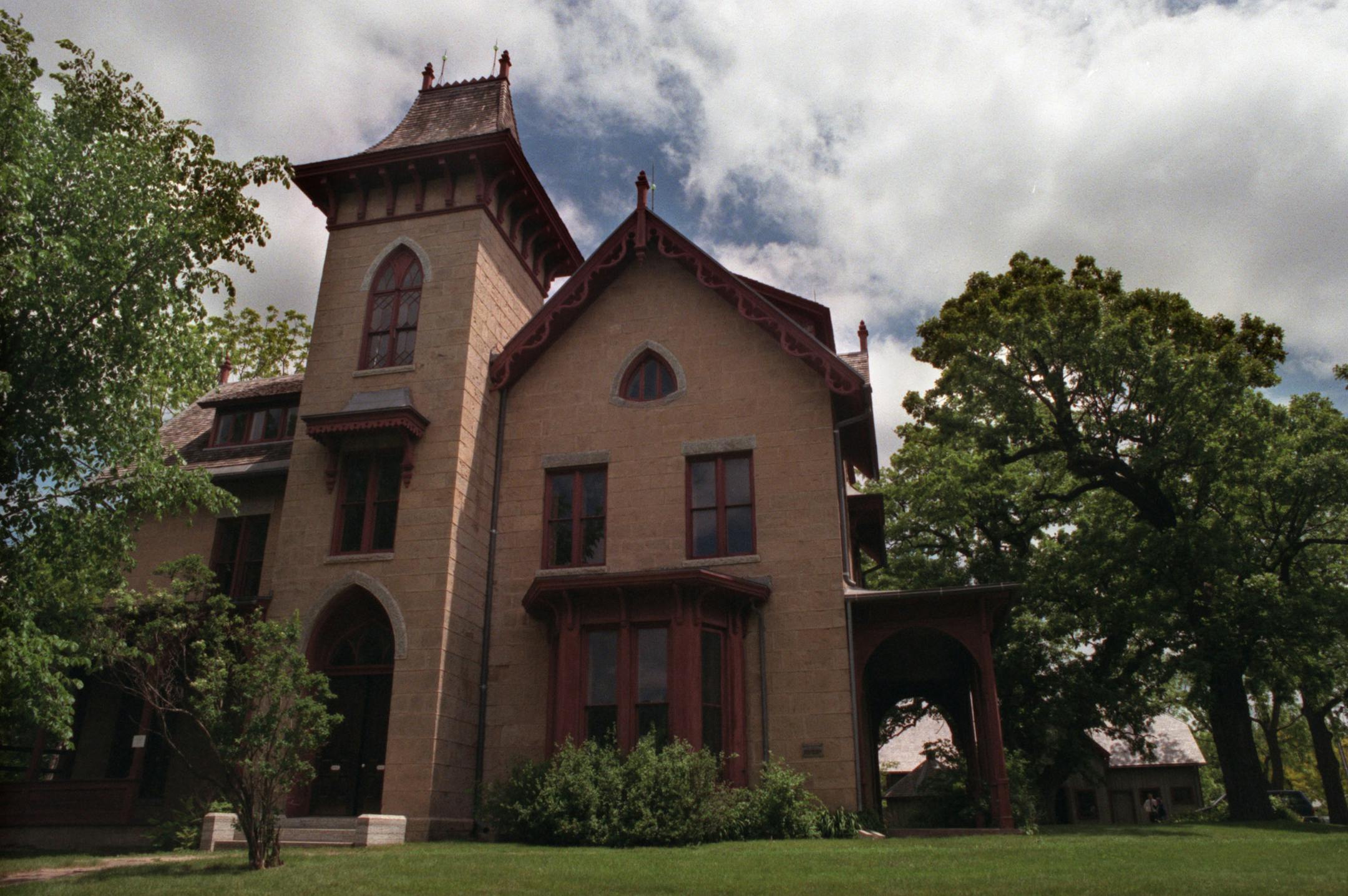 GENERAL INFORMATION: HASTINGS, MN, 6/4/01, MONDAY- The past of the LeDuc Mansion in Hastings is glorious. The peaked roof "cottage" is a textbook example of an American country home of the mid 19th century. But for years the future of the house has been uncertain. Now its owner, the Minnesota Historical Society, has decided to sell the house. The Hastings Historical Society has already raised $70,000 and hopes to buy it. IN THIS PHOTO: HASTINGS, MN, 6/4/01, MONDAY- Ann LeDuc, the great granddaug