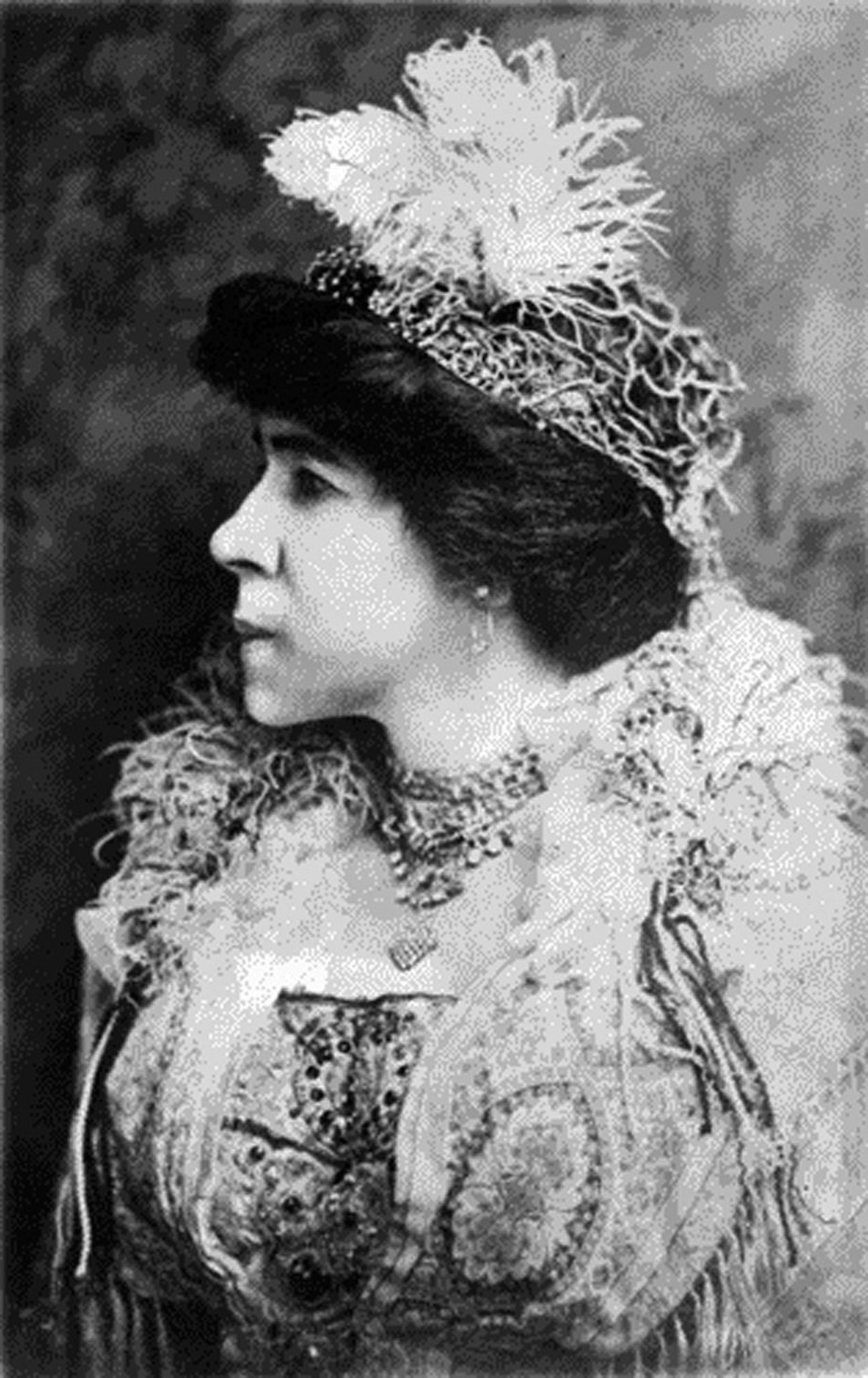 Photo credit for Amanda Lyles Weir to Minnesota Historical Society This year's inductees into the Minnesota Women Business Owner's Hall of Fame include serial entrepreneur Amanda Lyles, St. Paul woman who ran what amounted to a spa and with her barber shop-owning husband bought and sold homes and ran a mortuary. What makes Amanda Lyle's accomplishments all that more remarkable is that Lyles was an African-American and that she was running her business in the late 19th and early 20th centuries. S