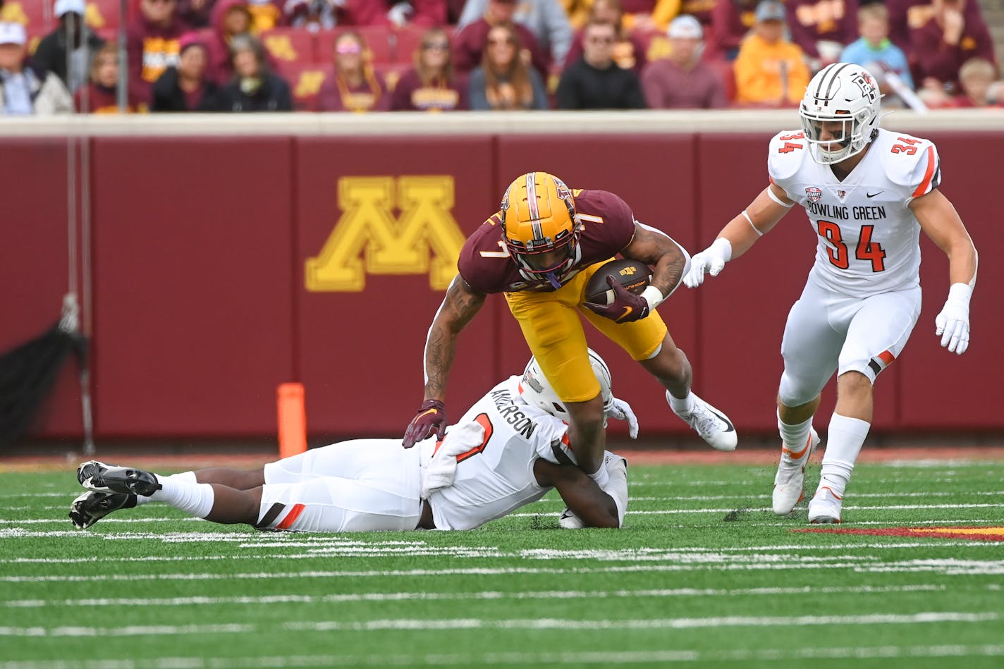 Minnesota Gophers wide receiver Chris Autman-Bell (7) was tackled by Bowling Green Falcons safety Jordan Anderson (0) in the first quarter. ] AARON LAVINSKY • aaron.lavinsky@startribune.com