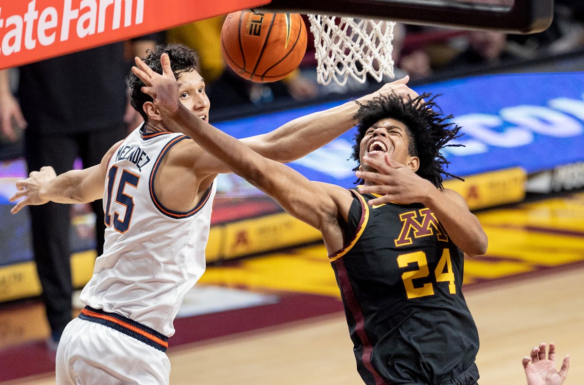 Jaden Henley (24) of the Minnesota Gophers has a shot blocked by RJ Melendez (15) of the Illinois Illini in the second half.