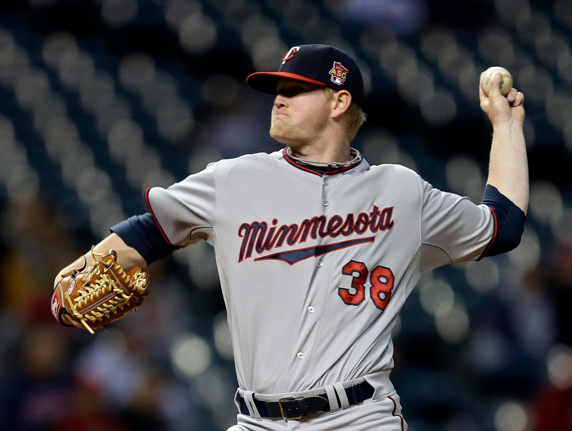 Minnesota Twins pitcher Logan Darnell delivers against the Cleveland Indians in the sixth binning of a baseball game, Tuesday, May 6, 2014, in Cleveland. (AP Photo/Mark Duncan)