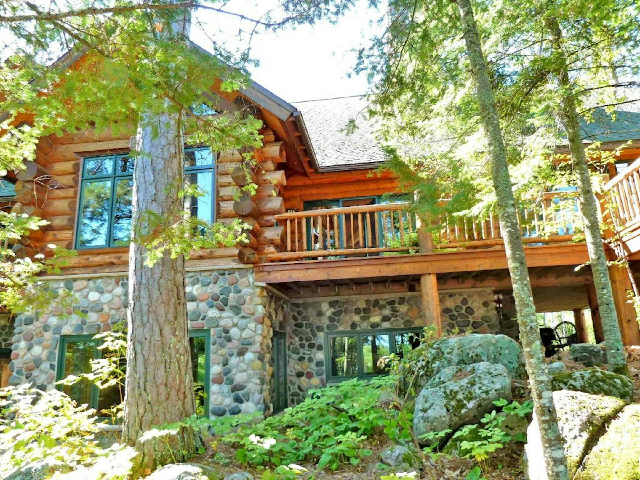 Kate Davies/Bear Island Land Co.
HOMEGAZING: Log home in Ely, now on the market for $2.75 million. �