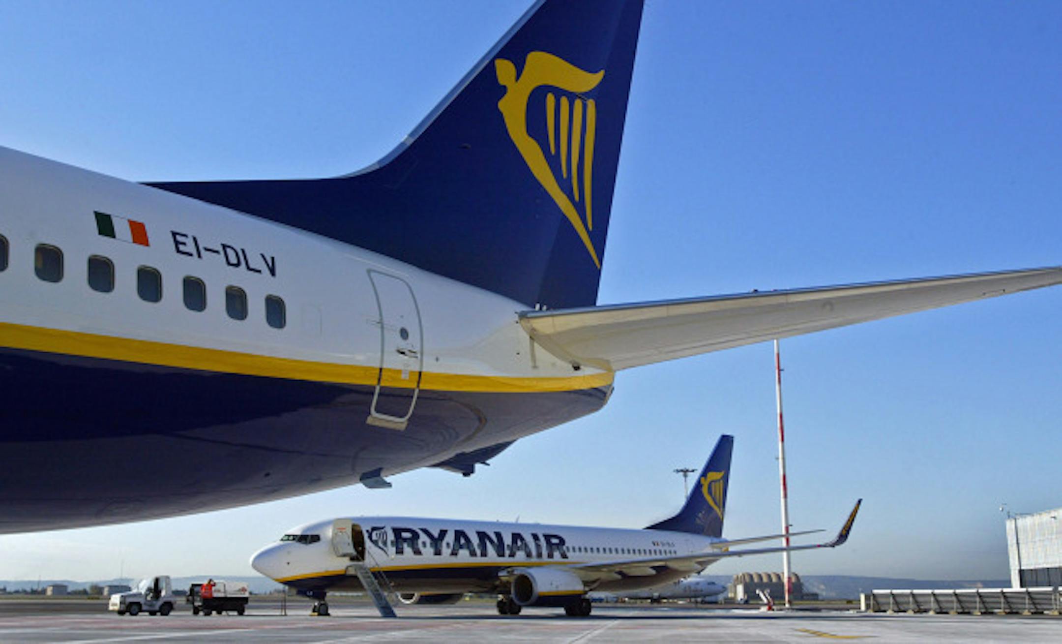 (FILES) Picture taken 08 November 2006 shows two Boeing 737-800 of Low-cost Irish airline Ryanair on the tarmac of Marseille-Marignane airport , Southern France. Ryanair, the Irish low-cost carrier, said Tuesday 10 July 2007 it would sue the European Commission over "its repeated failure" to tackle "illegal" state aid to rival European airlines. AFP PHOTO FILES/ANNE-CHRISTINE POUJOULAT