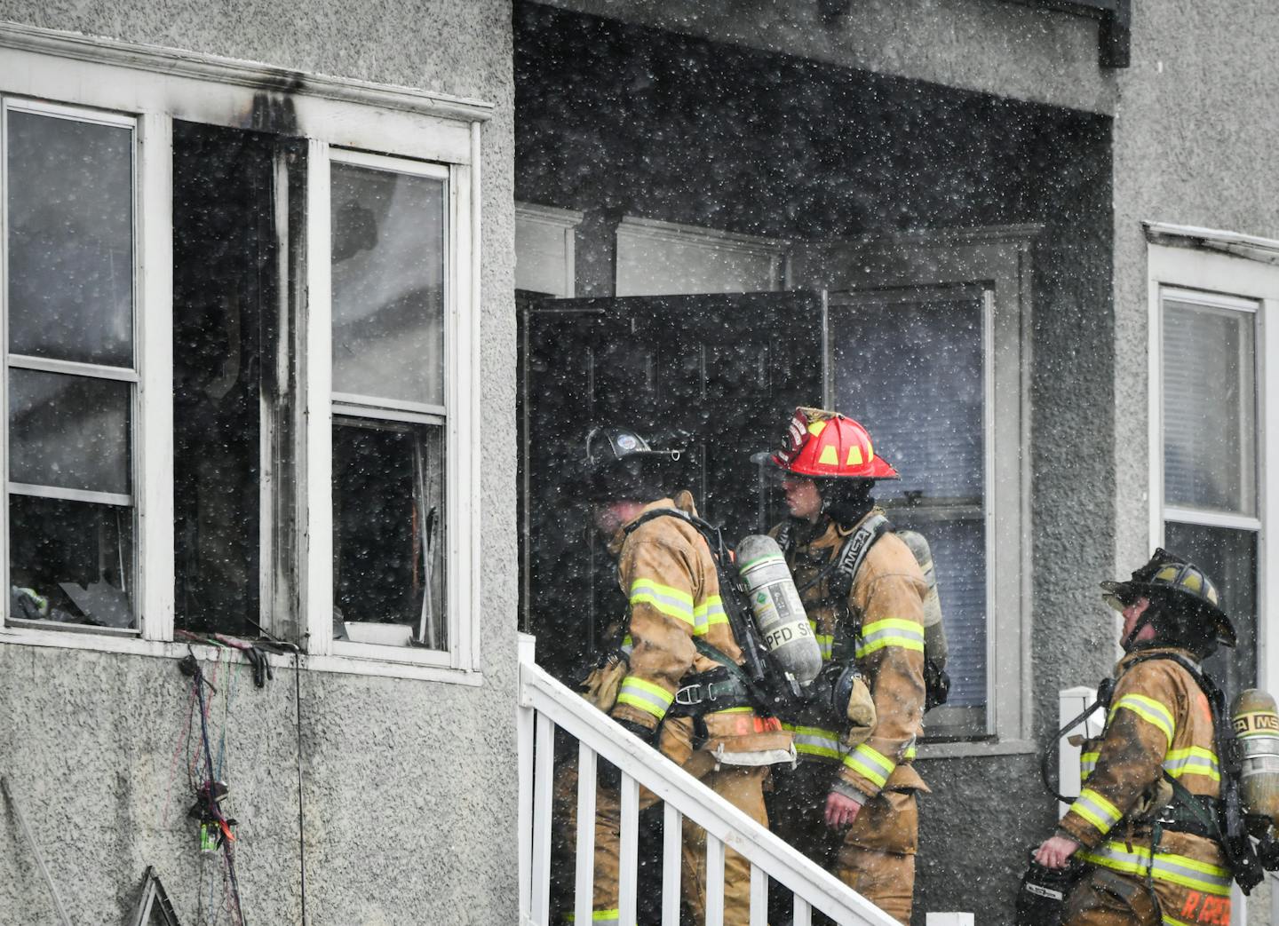 Fire at a St. Paul apartment building Wednesday morning killed one woman and severely burned three others, including a child who is fighting for his life. ] GLEN STUBBE &#xef; glen.stubbe@startribune.com Wednesday January 25, 2017 Fire at a St. Paul apartment building Wednesday morning killed one woman and severely burned three others, including a child who is fighting for his life.