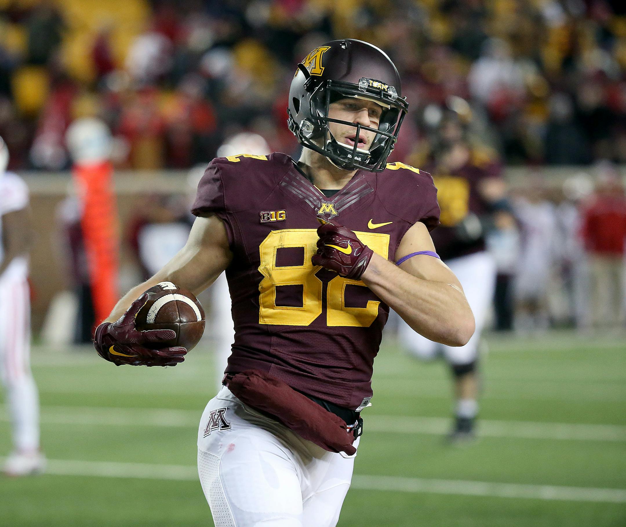 Minnesota's wide receiver Drew Wolitarsky ran the ball into the end zone for a touchdown in the fourth quarter as Minnesota took on Wisconsin at TCF Bank Stadium, Saturday, November 28, 2015 in Minneapolis, MN. ] (ELIZABETH FLORES/STAR TRIBUNE) ELIZABETH FLORES • eflores@startribune.com