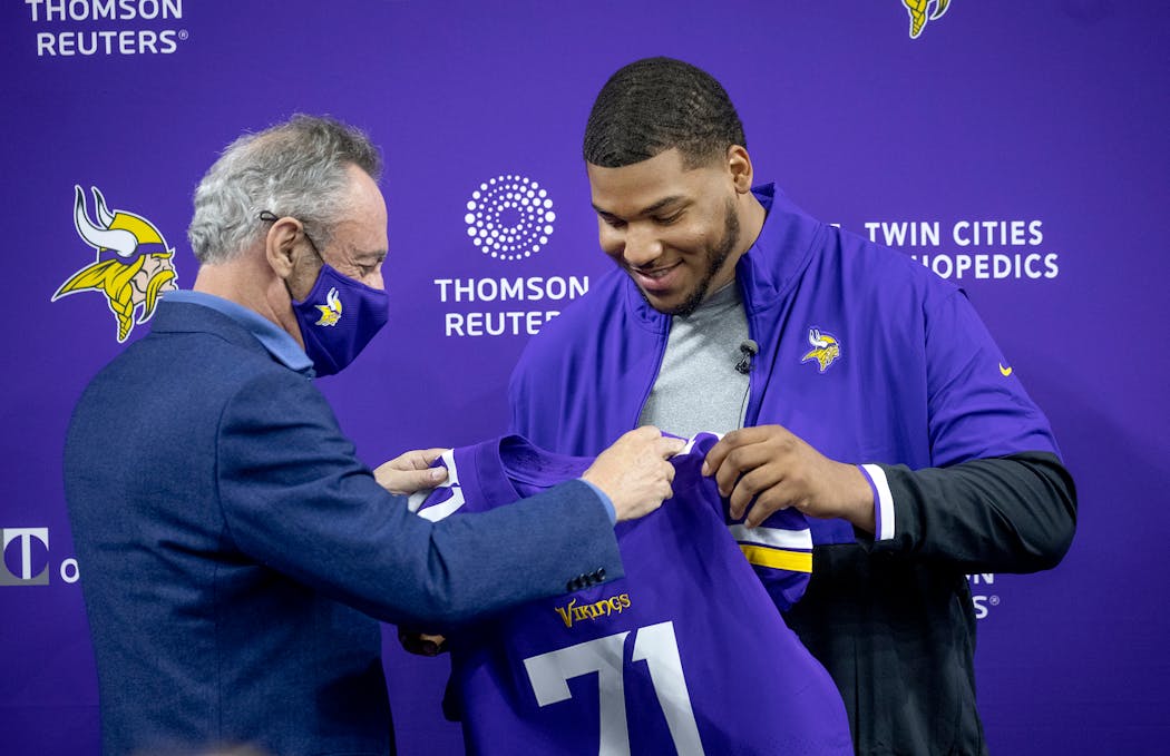 Darrisaw with Vikings owner Zygi Wilf the day after  the team selected him No. 23 overall.