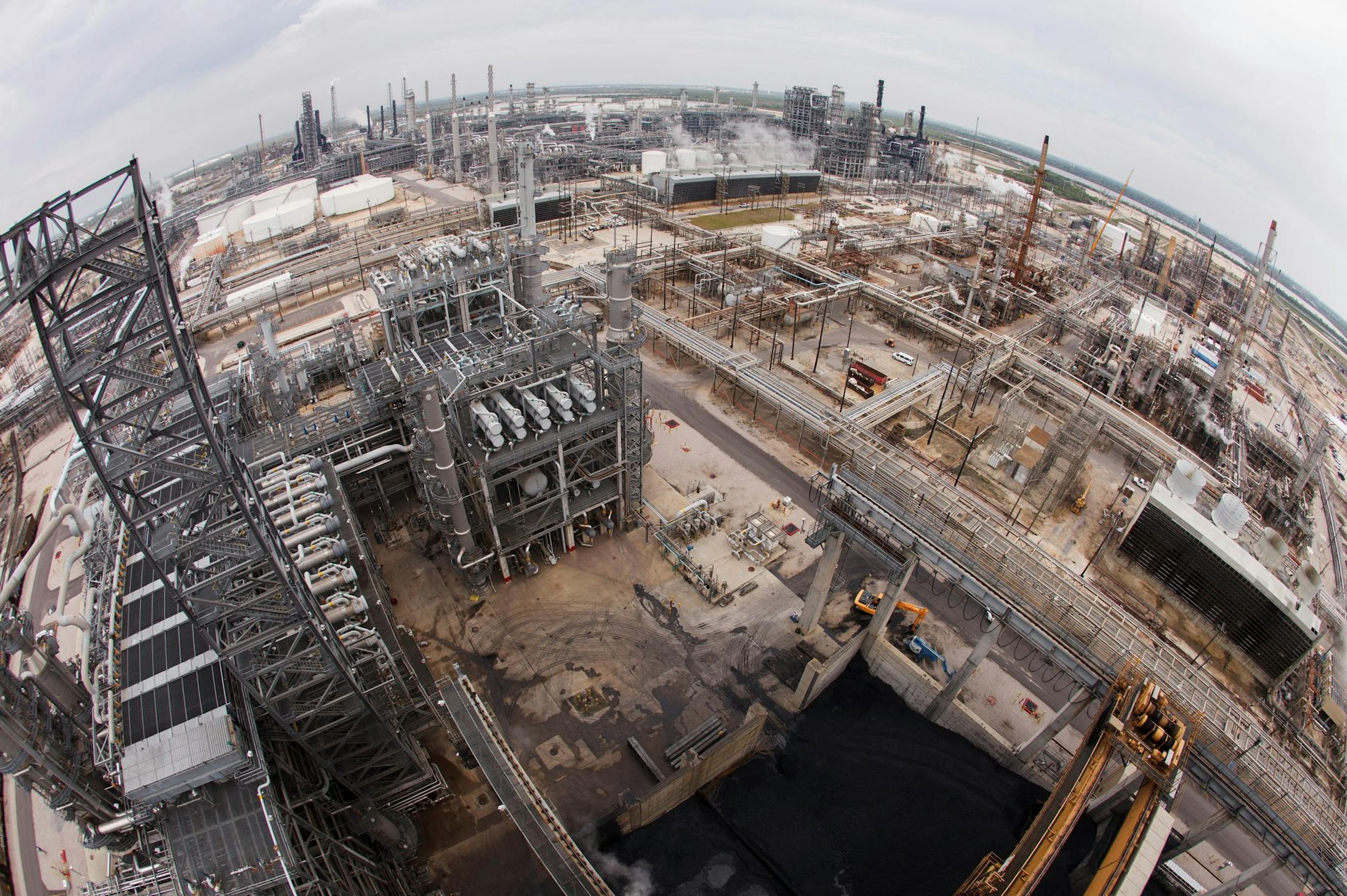The Motiva oil refinery in Port Arthur, Texas, April 2, 2013. The Motiva refinery, the largest in the U.S. and owned by Saudi Aramco and Royal Dutch Shell, ensures a bigger market for Saudi crude and a stronger global voice for the kingdom. (Michael Stravato/The New York Times) ORG XMIT: XNYT114
