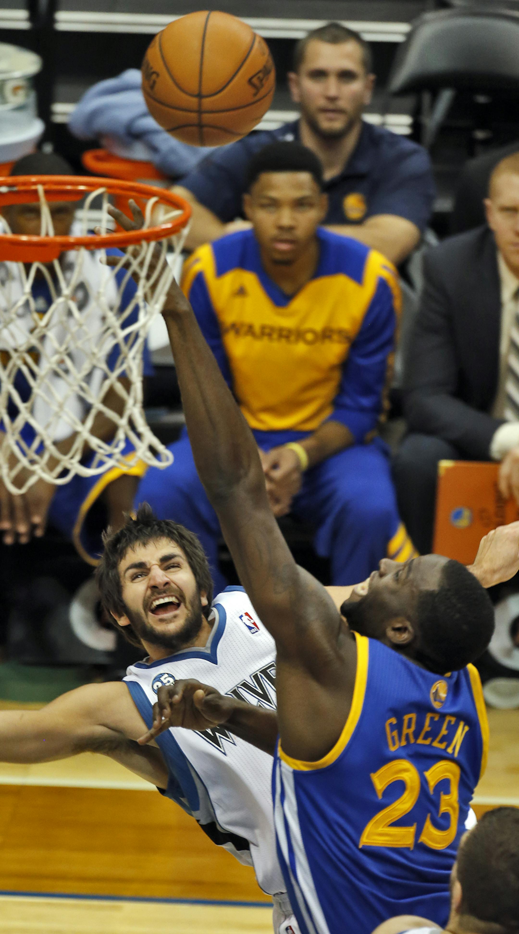 Wolves vs. Golden State Warriors basketball. Golden State won 106-93. Wolves Ricky Rubio threw up a layup that went wide of the basket as he was defended by Warriors Draymond Green. (MARLIN LEVISON/STARTRIBUNE(mlevison@startribune.com)