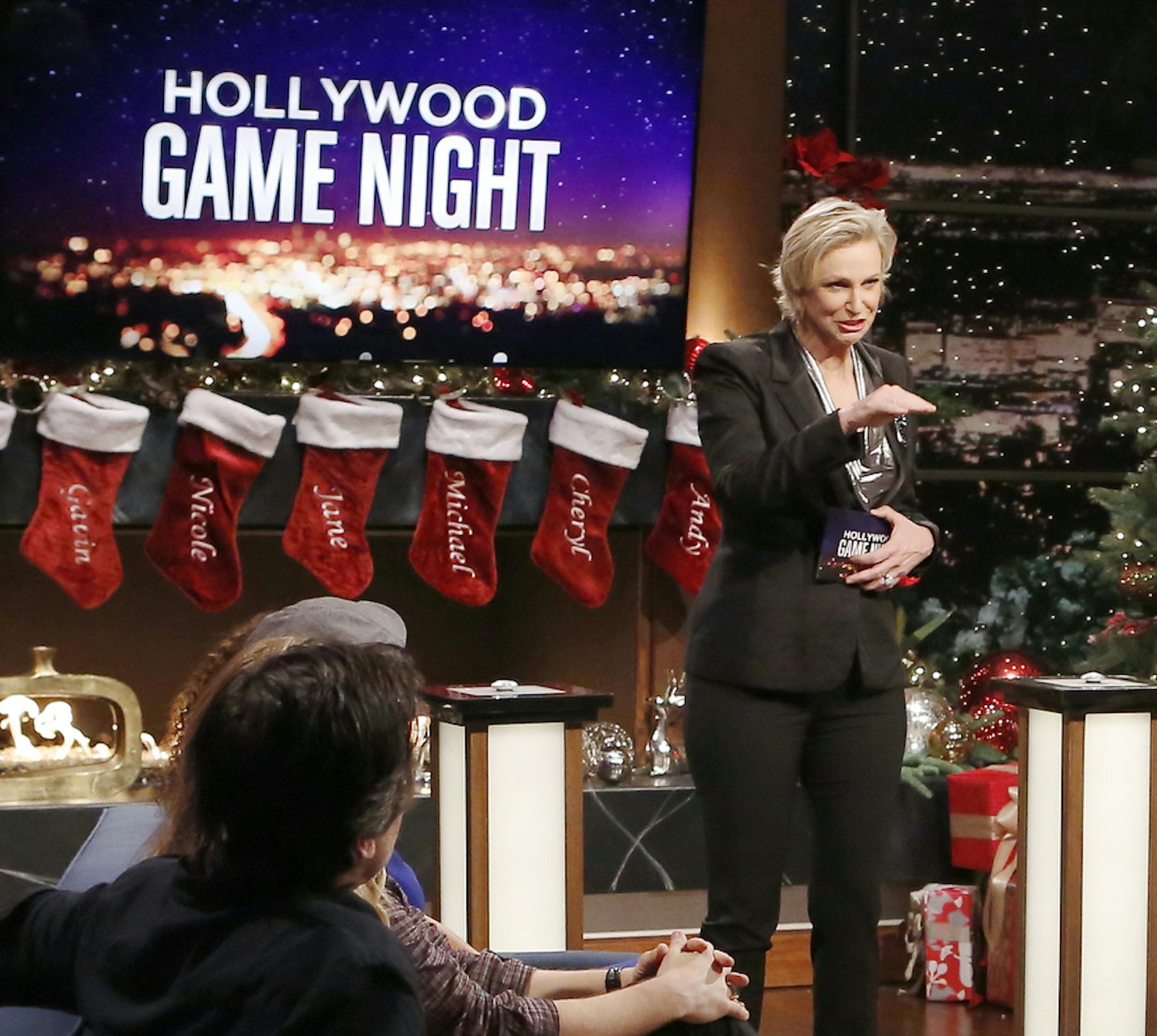 HOLLYWOOD GAME NIGHT -- Episode 201 -- Pictured: (l-r) Ray Romano, Jane Lynch, Contestant, Rachel Bilson, Andy Roddick, Cheryl Hines -- (Photo by: Trae Patton/NBC) ORG XMIT: Season: 2