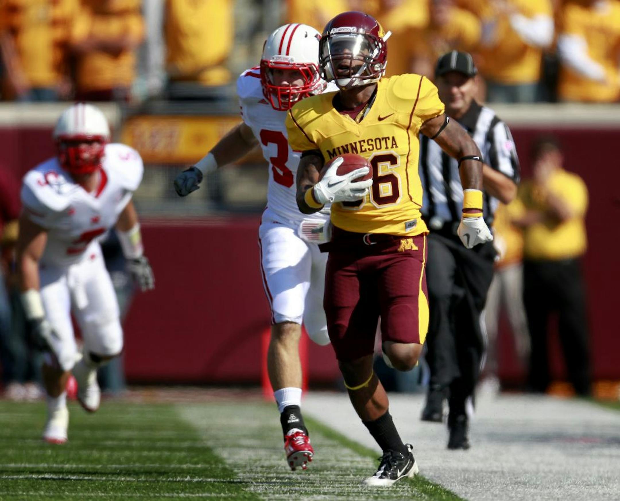 Minnesota tight end Malcolm Moulton (86) ran down the sideline after a catch in the first quarter.