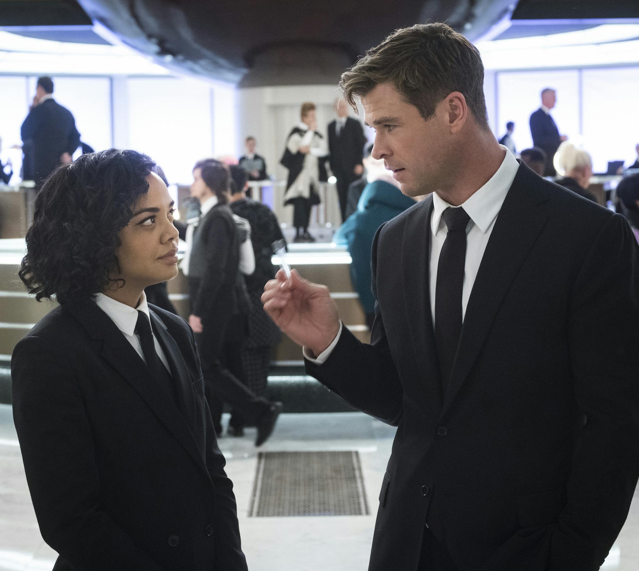 Agent M (Tessa Thompson) and Agent H (Chris Hemsworth) in the lobby of MIB London in Columbia Pictures' MEN IN BLACK: INTERNATIONAL. ORG XMIT: Tessa Thompson (Finalized);Chris