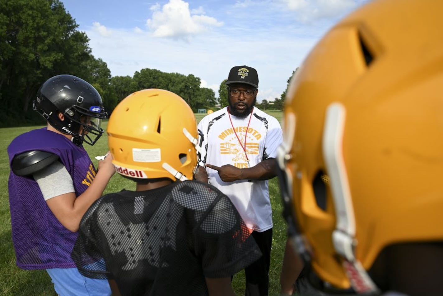 Minnesota Jays coach Marvin Thompson directed his team during Wednesday night's practice.