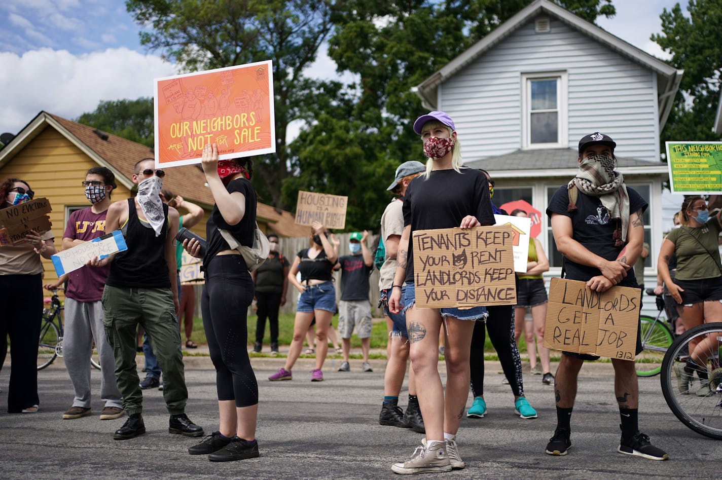 Renters and community members organized by Inquilinxs Unidxs Por Justicia and United Renters For Justice protested Saturday outside of what they said was the home of Cecil Smith, the president and CEO of the Minnesota Multi Housing Association, who they say has been vocal about trying to end the evection moratorium. ] ANTHONY SOUFFLE • anthony.souffle@startribune.com Renters and community members held a rally and march against eviction organized by Inquilinxs Unidxs Por Justicia and United Rente