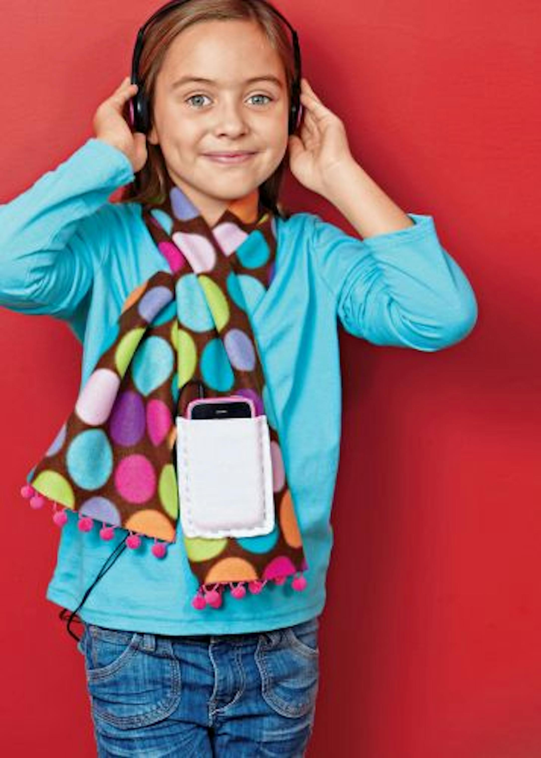 Make this cute scarf with a pocket for your iPod.