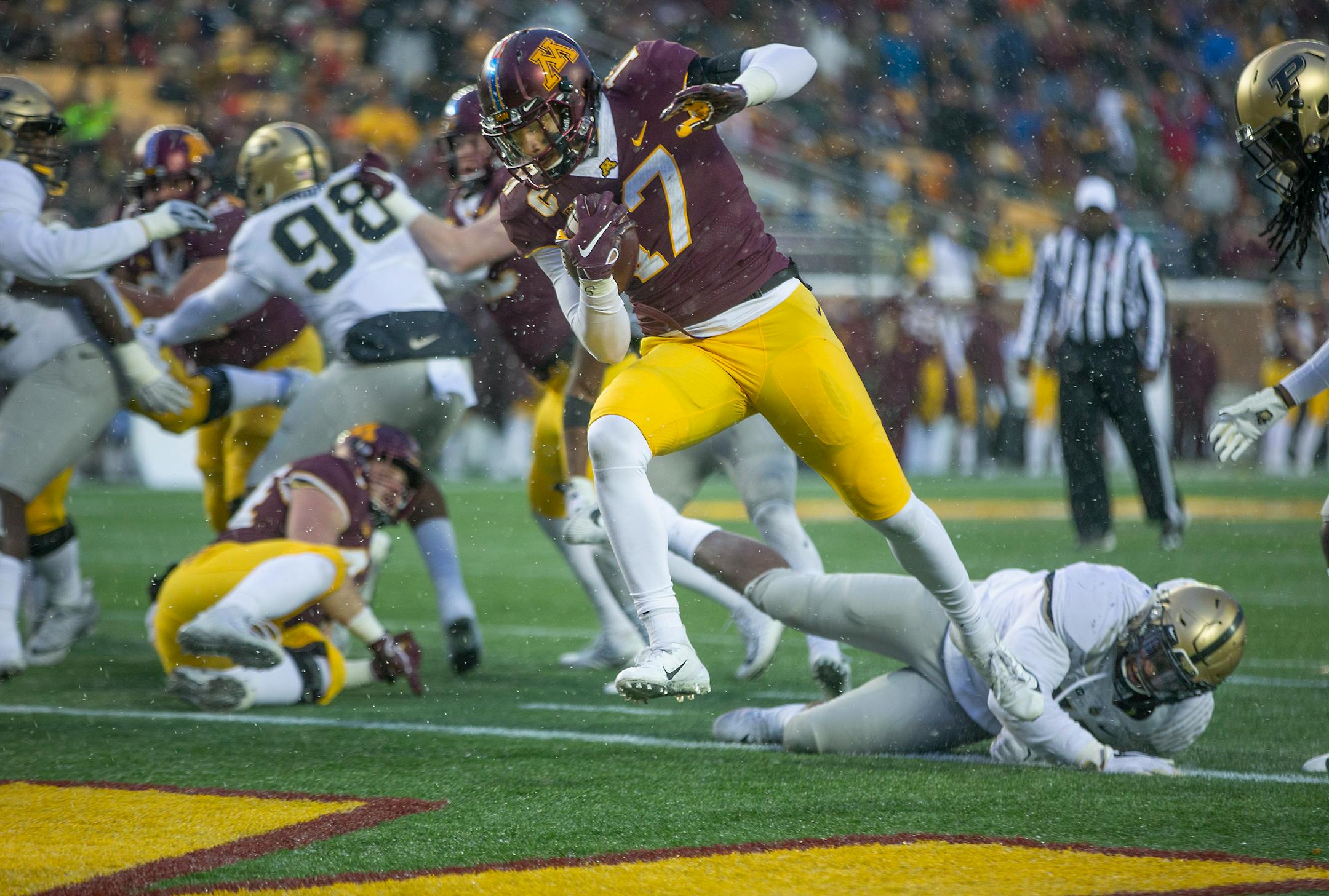 Minnesota's wide receiver Seth Green plowed into the end zone for a touchdown during the third quarter as Minnesota took on Purdue at TCF Bank Stadium, Saturday, November 10, 2018 in Minneapolis, MN. ] ELIZABETH FLORES • liz.flores@startribune.com