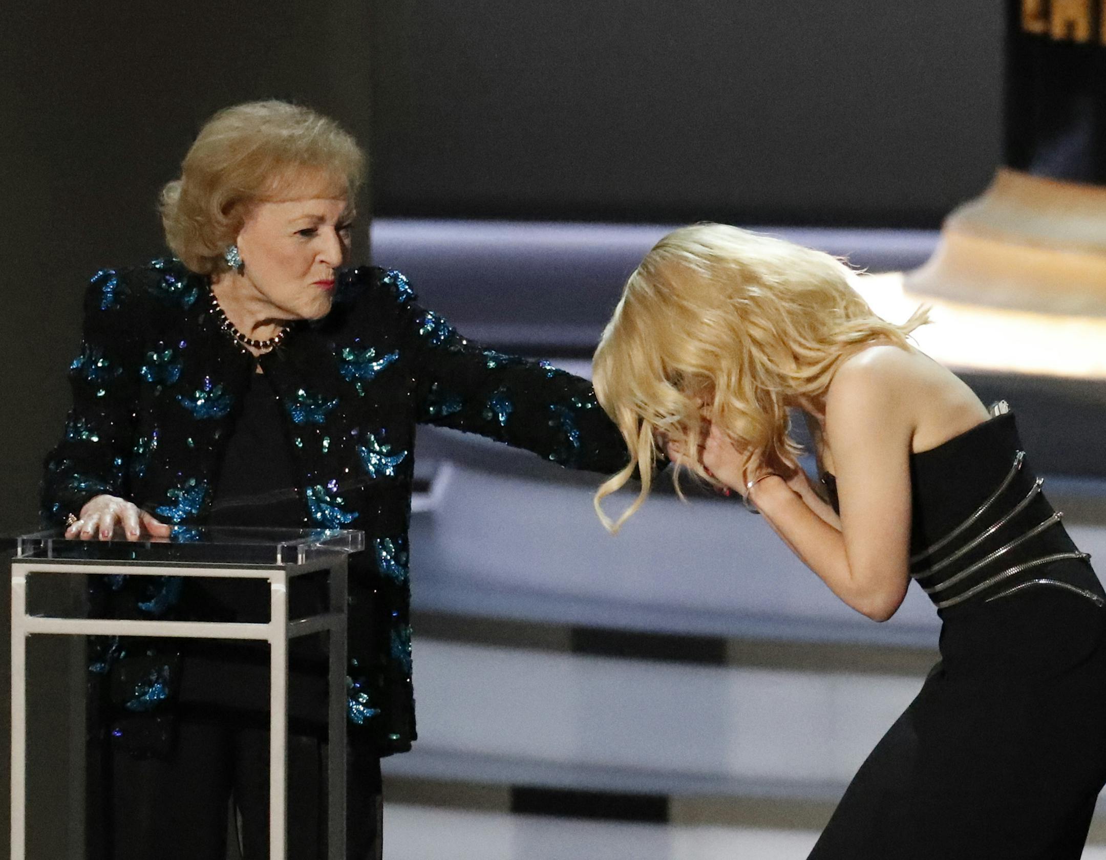 Betty White onstage with presenter Kate McKinnon onstage during the 70th Primetime Emmy Awards at the Microsoft Theater in Los Angeles on Monday, Sept. 17, 2018. (Brian van der Brug/Los Angeles Times/TNS) ORG XMIT: 1545188