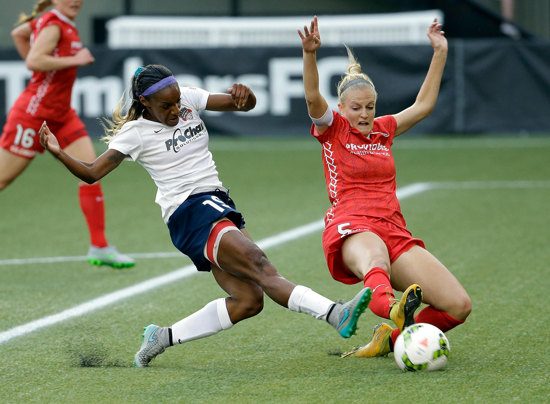 CORRECTS FINAL SCORE TO 3-3 FROM 2-2. Washington Spirit defender Crystal Dunn, left, takes a shot on goal as Portland Thorns defender Kat Williamson dives in during the first half of an NWSL soccer match in Portland, Ore., Sunday, Aug. 30, 2015. The teams tied 3-3. (AP Photo/Don Ryan) ORG XMIT: ORDR101