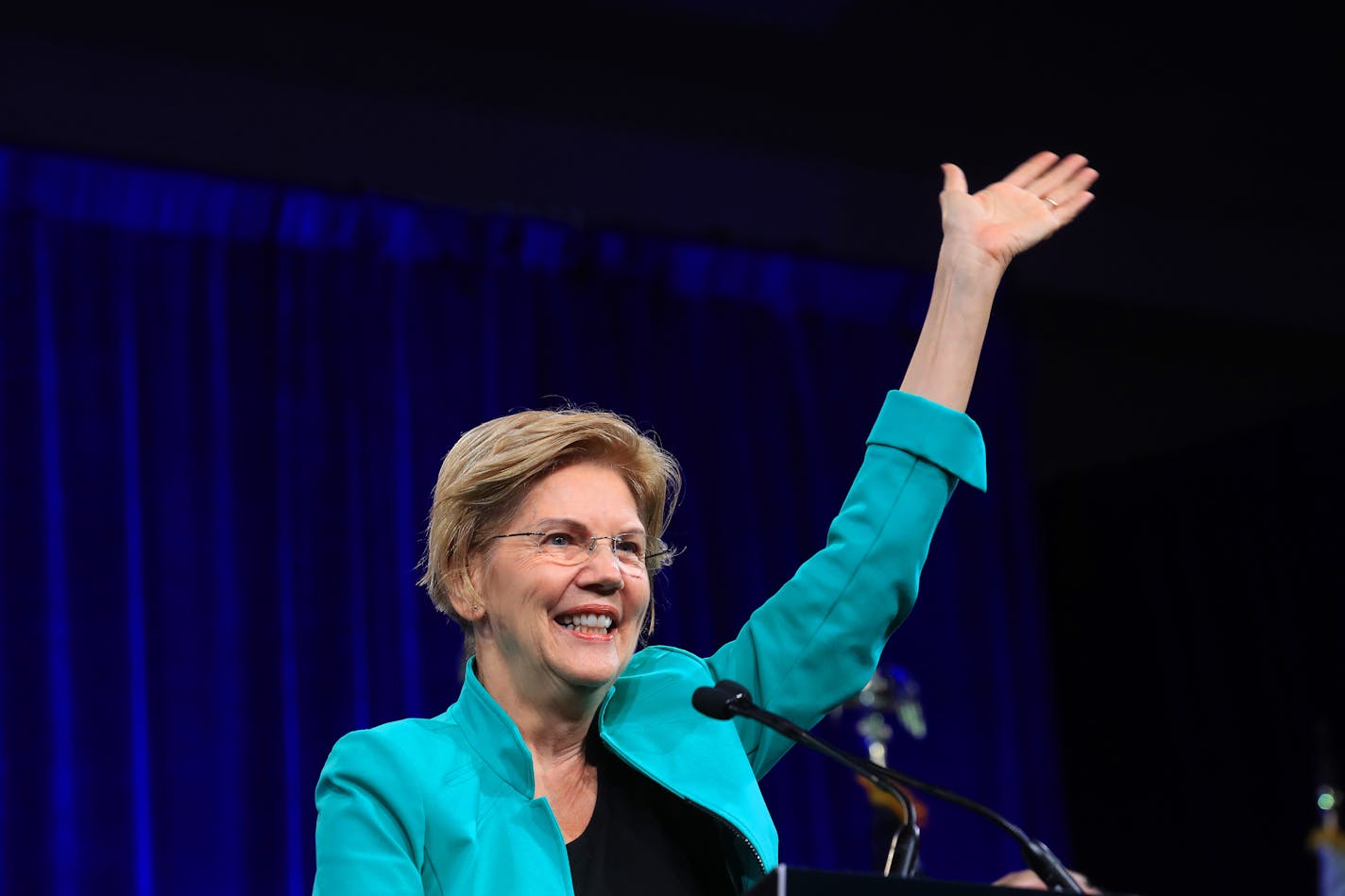 Sen. Elizabeth Warren (D-Mass.) speaks at the summer meeting of the Democratic National Committee in San Francisco on Friday, Aug. 23, 2019. With phone calls, texts and handwritten notes, the senator is continuing an unusually determined outreach effort to show party officials she is aligned with them. (Jim Wilson/The New York Times)