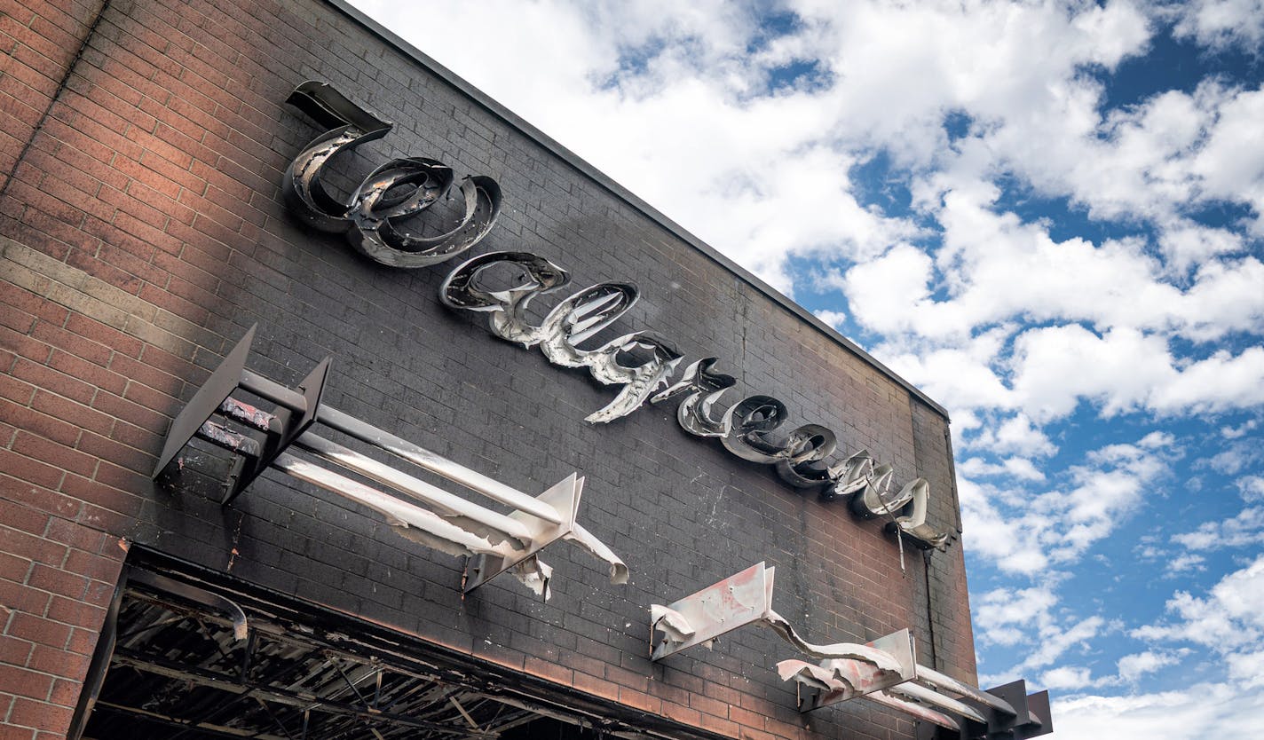 The burned out Walgreens on East Lake St. ] ] GLEN STUBBE • glen.stubbe@startribune.com Tuesday, June 2, 2020 With more than 15 pharmacies damaged or burned down and another 100 temporarily closed, Twin Cities pharmacies hustle to try to make sure customers can access prescriptions.