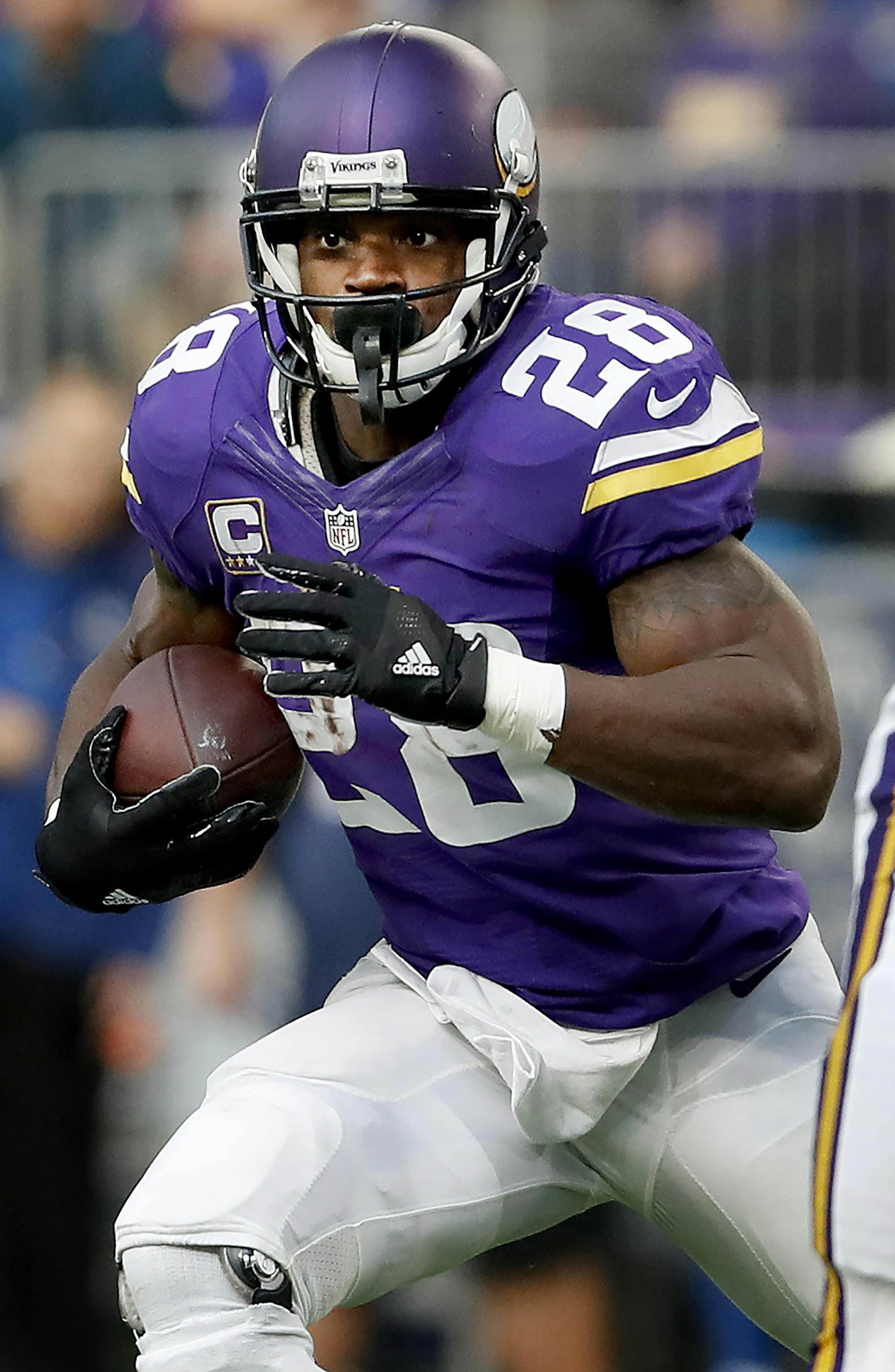 Minnesota Vikings running back Adrian Peterson (28) during a run in the second quarter. ] CARLOS GONZALEZ cgonzalez@startribune.com - December 8, 2016, Minneapolis, MN, A look at a favorite Korean dish, sundubu, and a new crop of Korean cookbooks, along with roster of the best Korean restaurants, K-bop will prepare their version of sundubu.