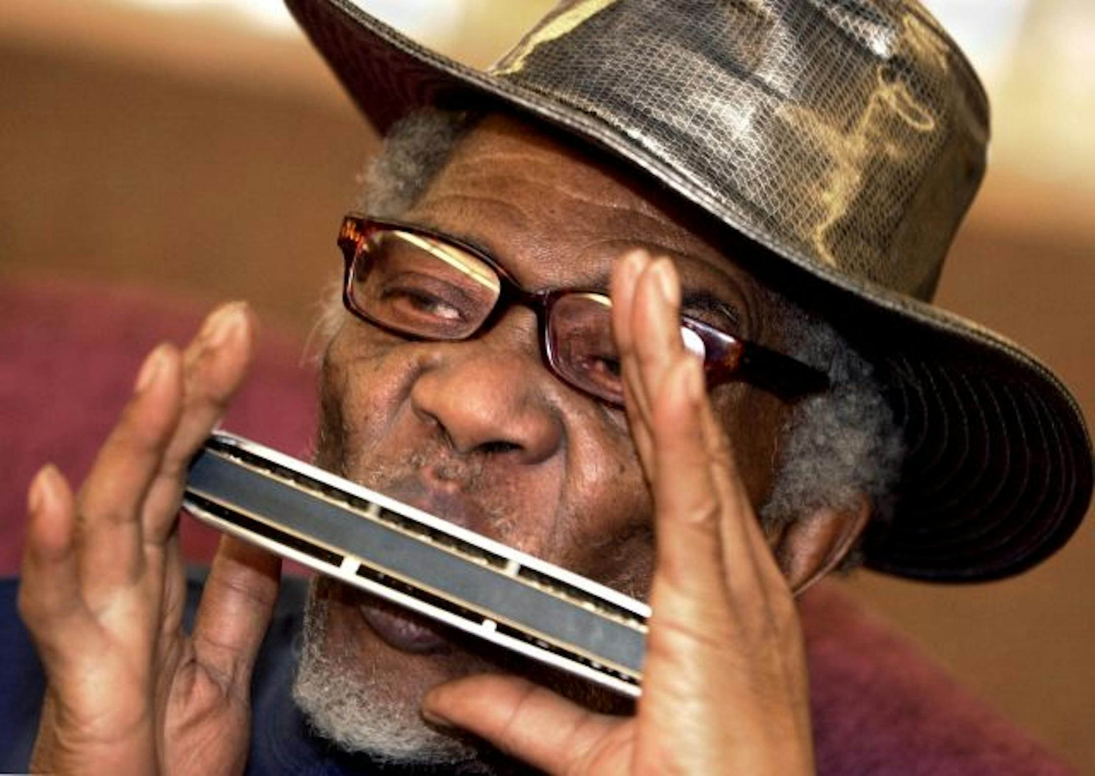 Minneapolis, Mn., Thurs., Jan. 10, 2002--Mojo Buford, a 75-year-old harmonica player who played with Muddy Waters, is coming out of retirement.
