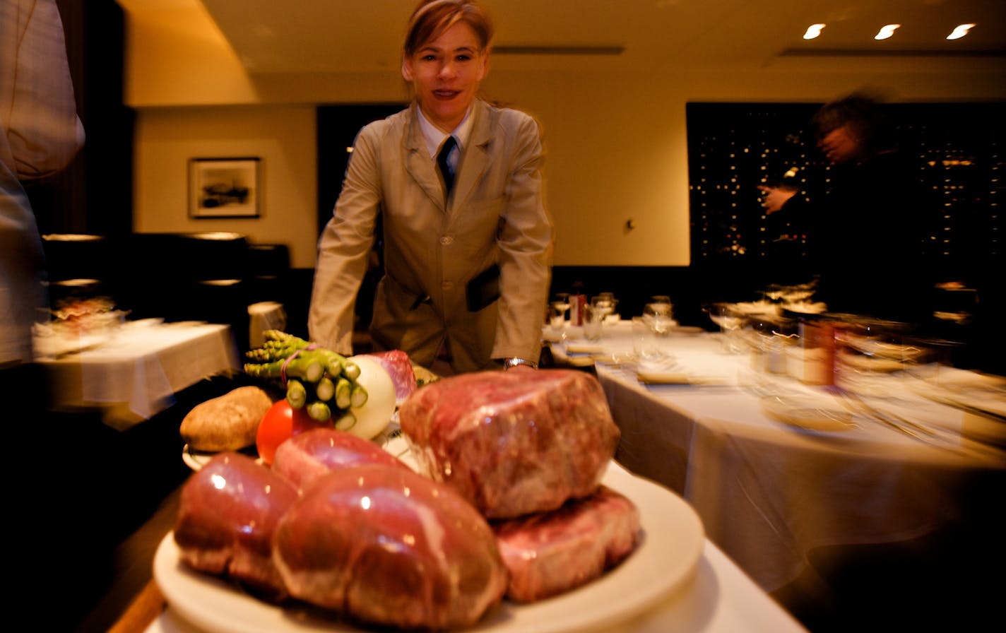 "STEVE RICE &#xc7;&#x192;&#xa2; srice@startribune.com Minneapolis, MN 12/16/2008] Kim Powell, a server at Manny's, pushes one of the cart used to show patrons their food selections.