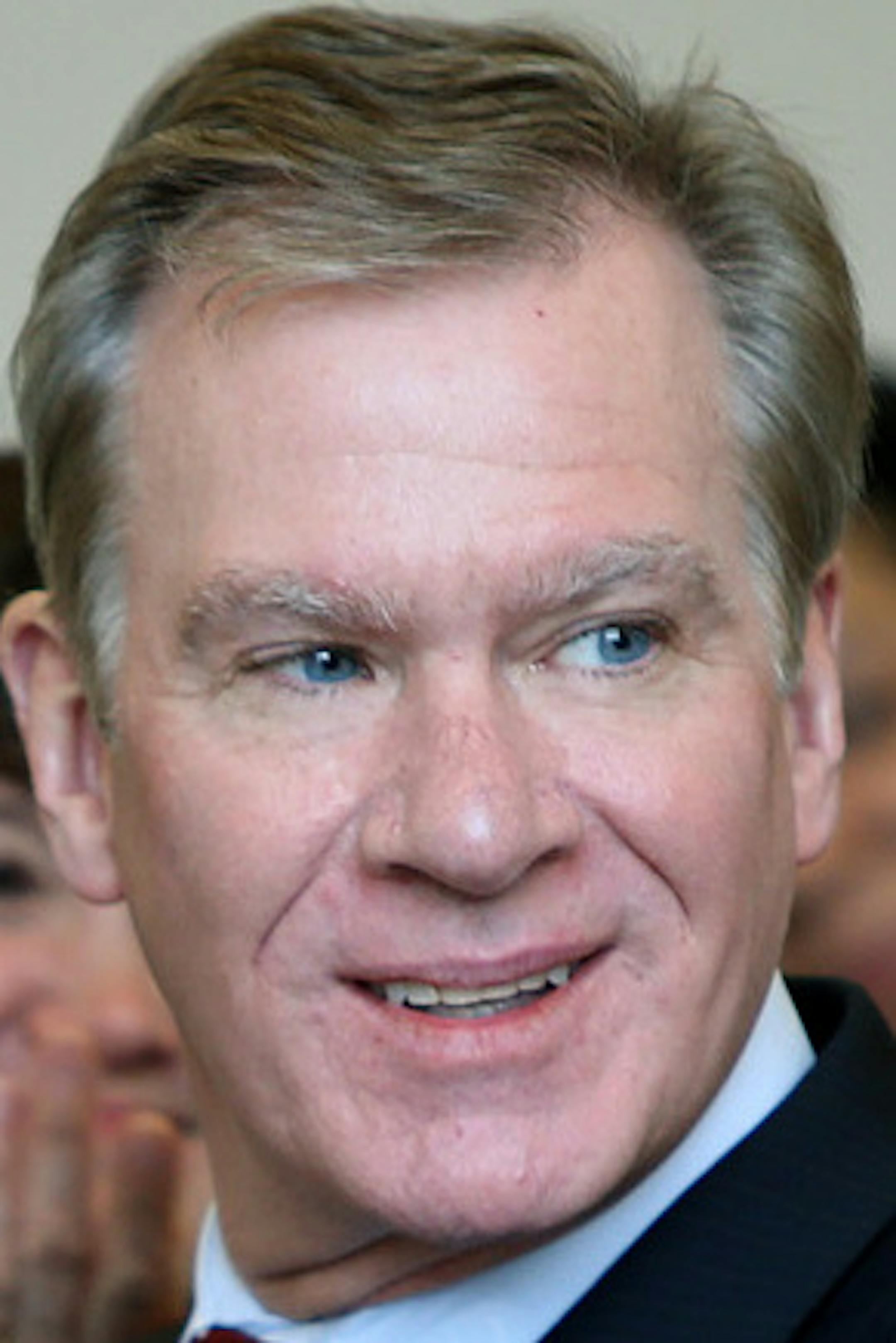 St. Paul Mayor Chris Coleman applauded guests before he delivered his annual State of the City address at the new Arlington Hills Community Center, Monday, March 31, 2014 in St. Paul, MN. ] (ELIZABETH FLORES/STAR TRIBUNE) ELIZABETH FLORES • eflores@startribune.com