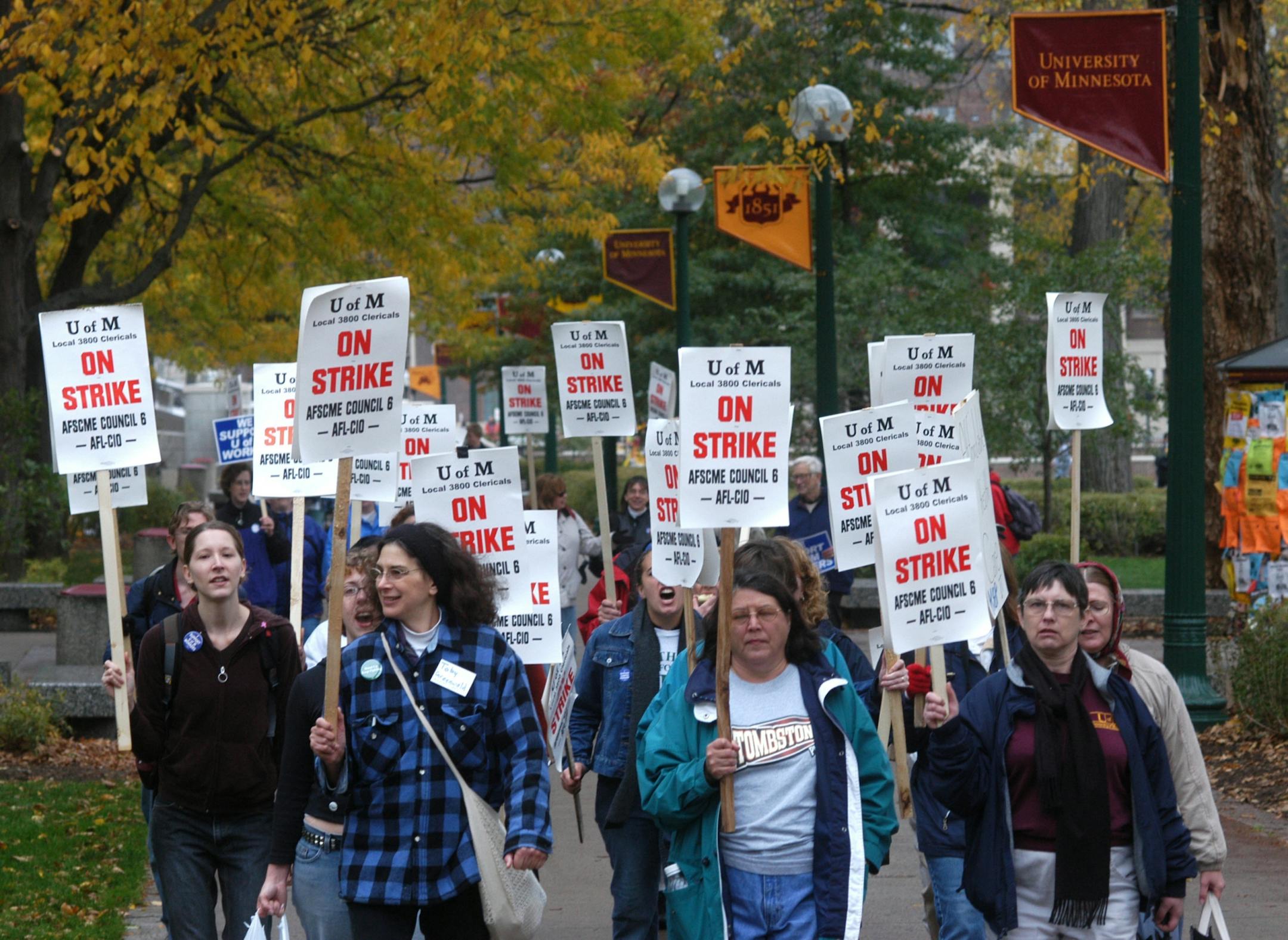 University of Minnesota, Local 3800 Clerical workers union members were picketing on the Northrup Mall during the lunch hour. GENERAL INFORMATION: Minneapolis,Mn. Tuesday 10/21/2003 University of Minnesota, Local 3800 Clerical workers union members were picketing in front of Coffman Student Union Building