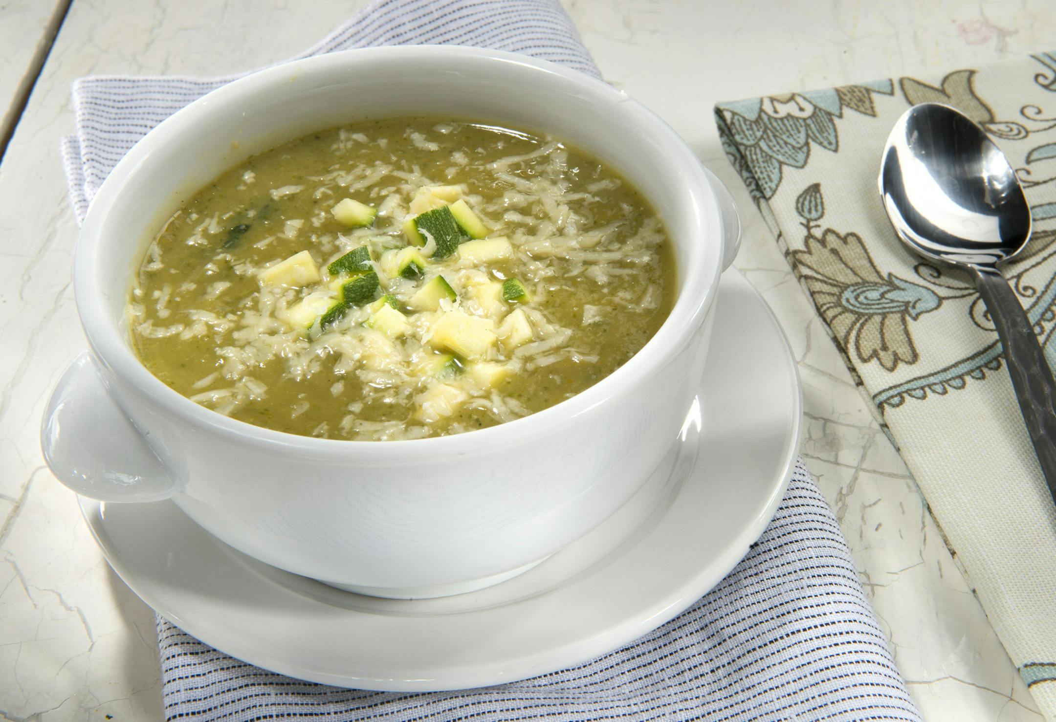 Zucchini soup. (Tammy Ljungblad/Kansas City Star/TNS) ORG XMIT: 1186792