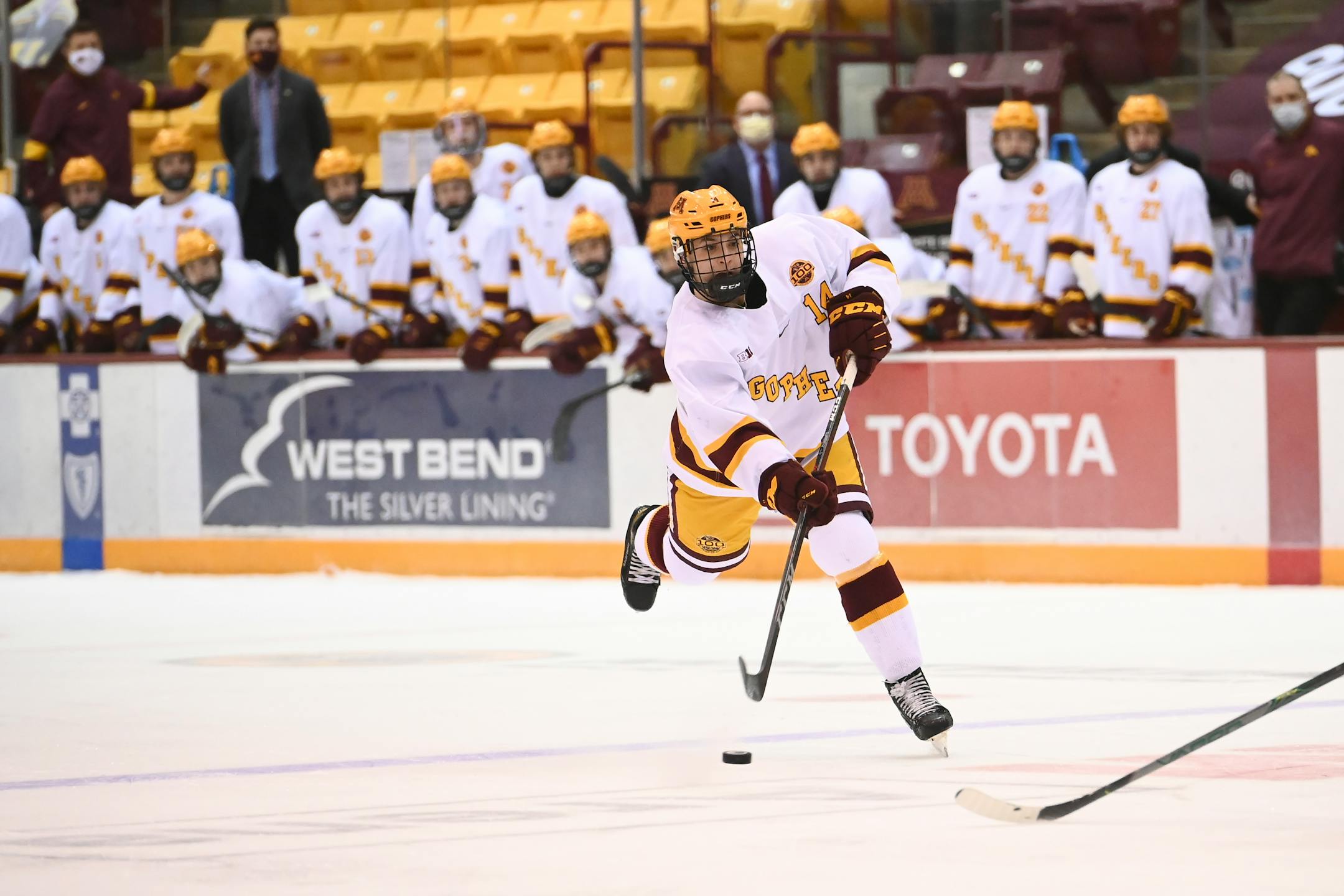 Minnesota Gophers defender Brock Faber (14) attempted a shot against Michigan State in the first period. ] AARON LAVINSKY • aaron.lavinsky@startribune.com
