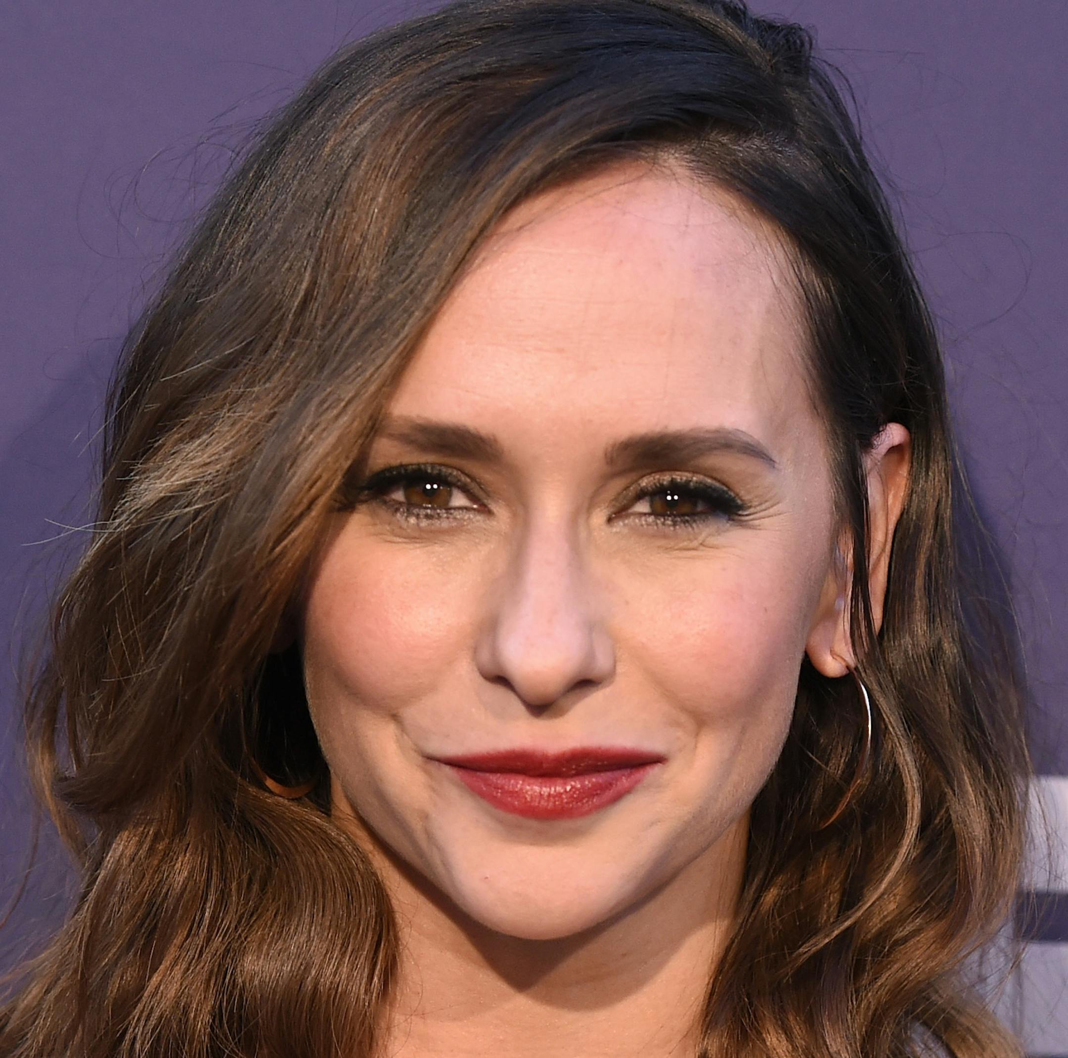 Jennifer Love Hewitt, a cast member in the television series "9-1-1," poses at the FOX Summer TCA All-Star Party at Soho House West Hollywood, Thursday, Aug. 2, 2018, in West Hollywood, Calif (Photo by Chris Pizzello/Invision/AP) ORG XMIT: CACP101